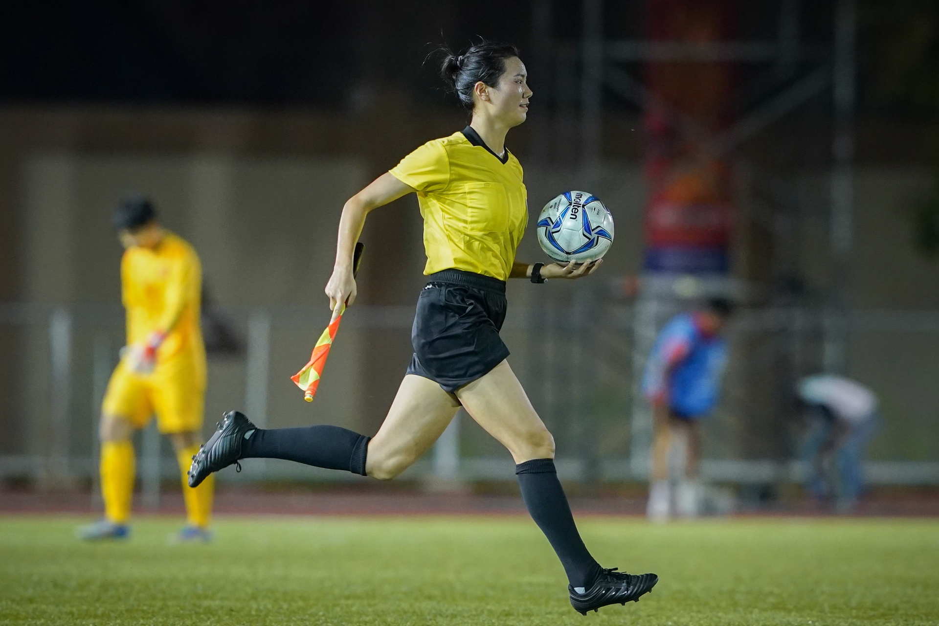 nhan sac xinh dep nu trong tai anh 8