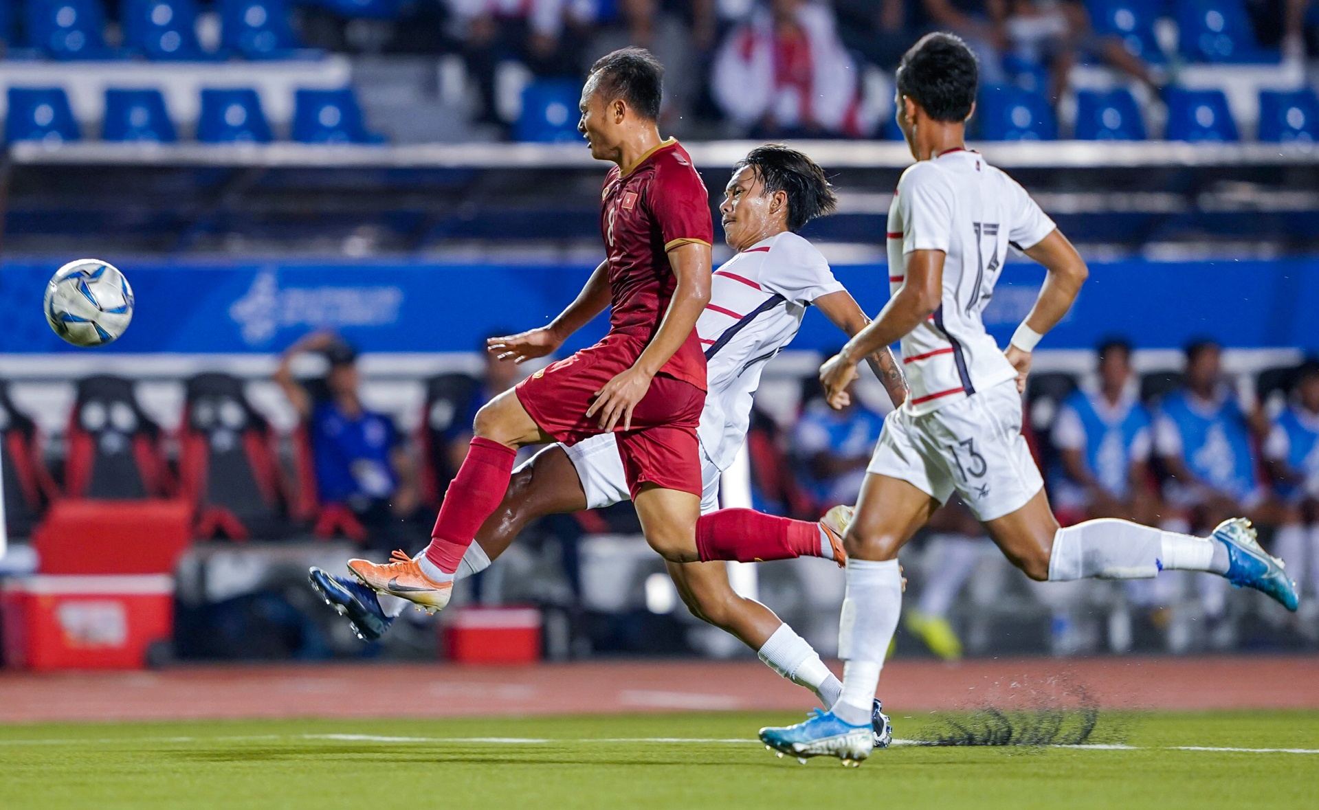 hà đức chinh lập hattrick đưa việt nam vào chung kết ảnh 2 ha duc chinh lap hattrick dua viet nam vao chung ket anh 2