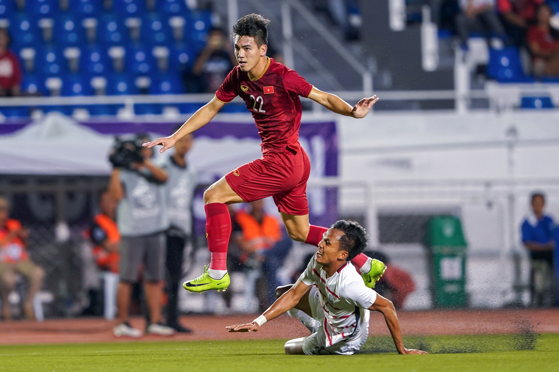 hà đức chinh lập hattrick đưa việt nam vào chung kết ảnh 3 ha duc chinh lap hattrick dua viet nam vao chung ket anh 3