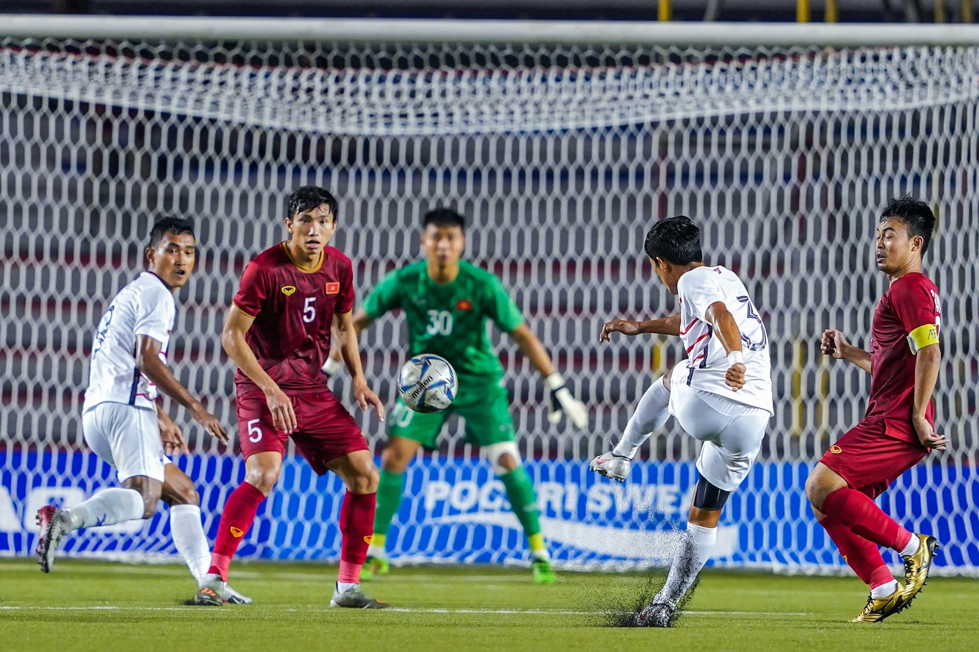 hà đức chinh lập hattrick đưa việt nam vào chung kết ảnh 7 ha duc chinh lap hattrick dua viet nam vao chung ket anh 7