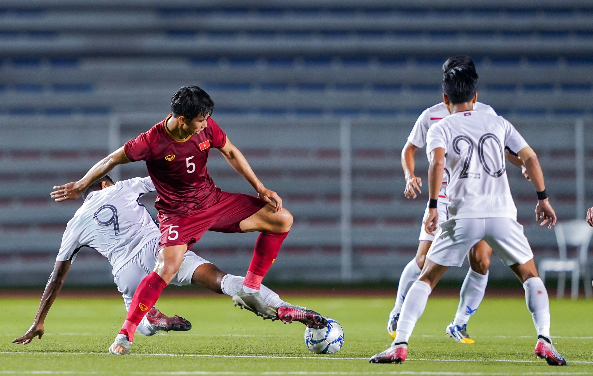 hà đức chinh lập hattrick đưa việt nam vào chung kết ảnh 8 ha duc chinh lap hattrick dua viet nam vao chung ket anh 8