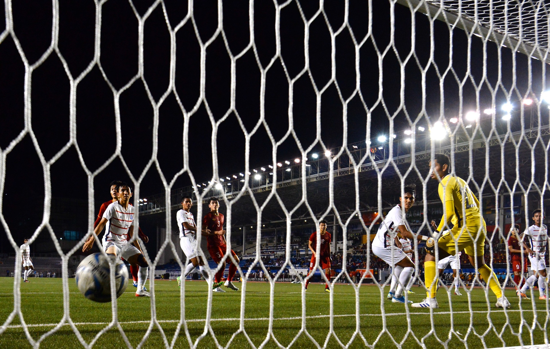 hà đức chinh lập hattrick đưa việt nam vào chung kết ảnh 9 ha duc chinh lap hattrick dua viet nam vao chung ket anh 9