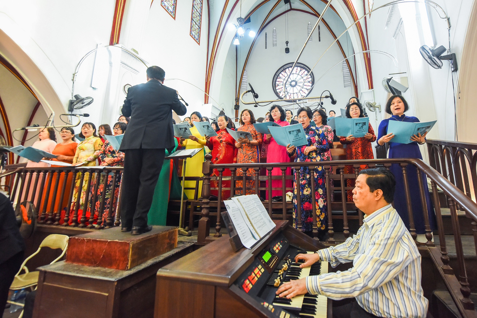 le giang sinh tai nha tho lon Ha Noi anh 5