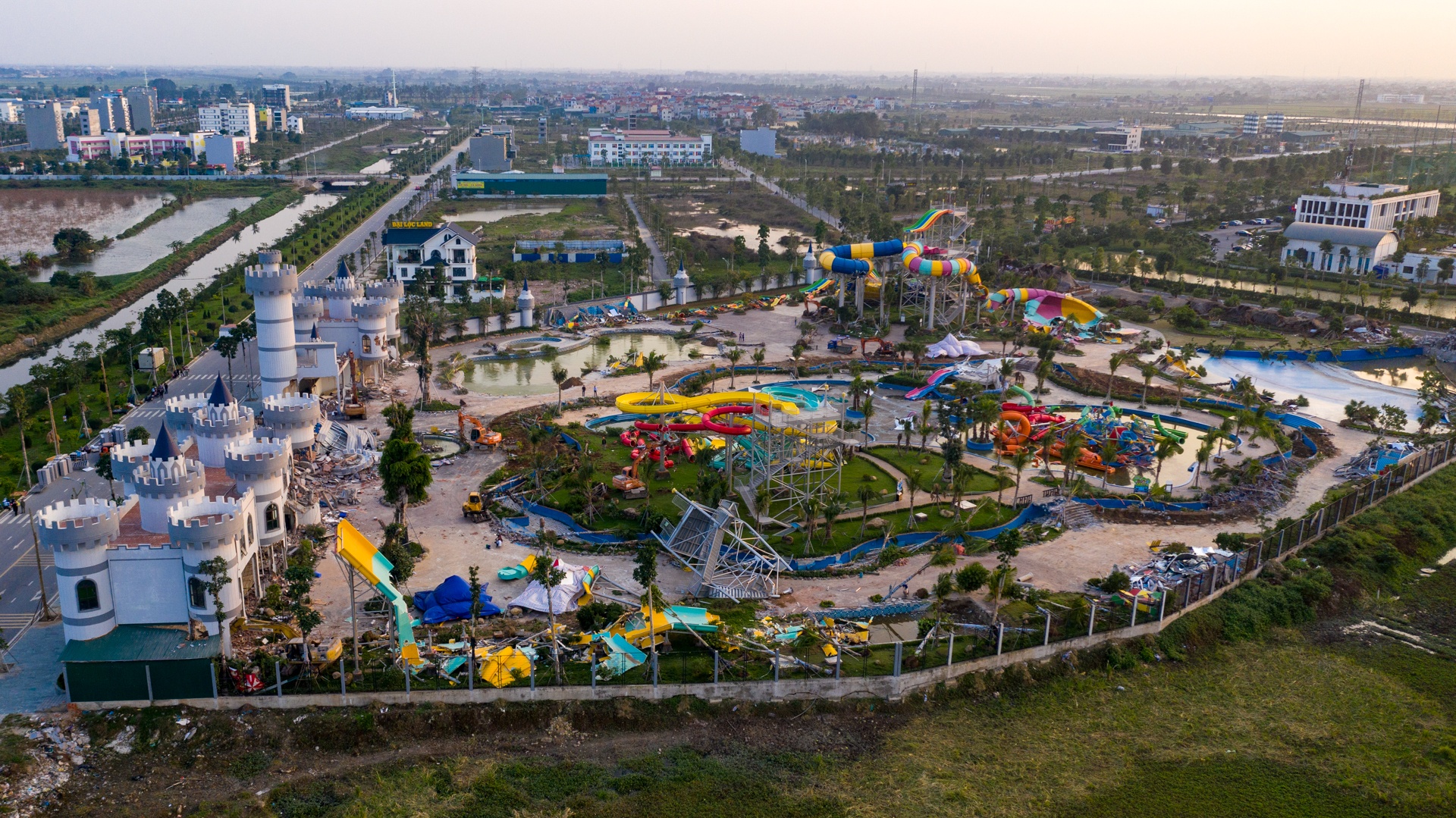 cuong che cong vien nuoc hien dai nhat Ha noi anh 3