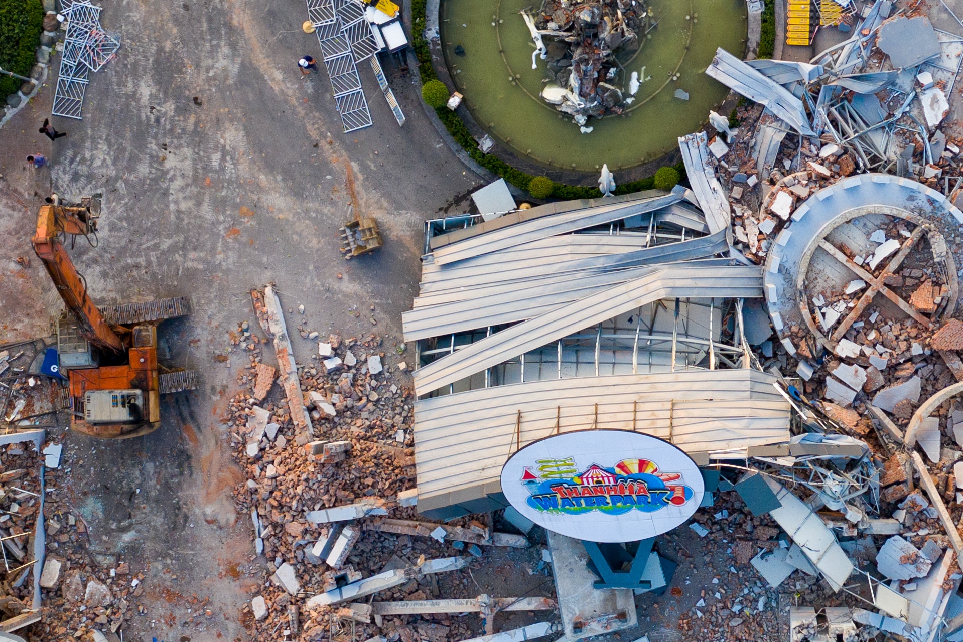 cuong che cong vien nuoc hien dai nhat Ha noi anh 8