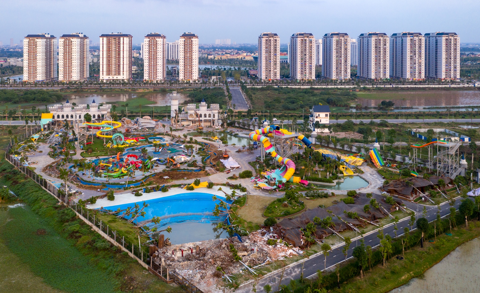 cuong che cong vien nuoc hien dai nhat Ha noi anh 4