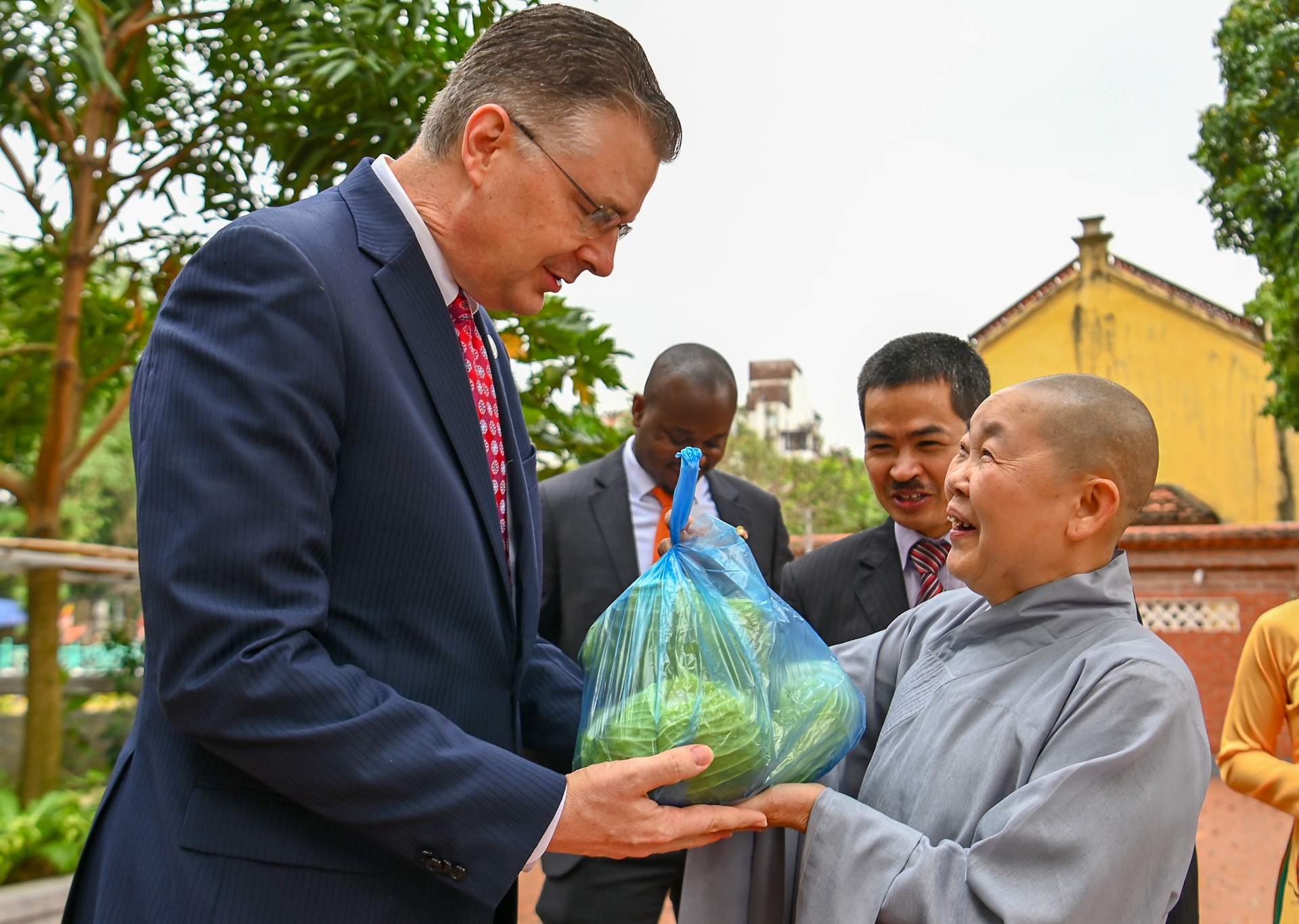 dai su my tha ca chep anh 9