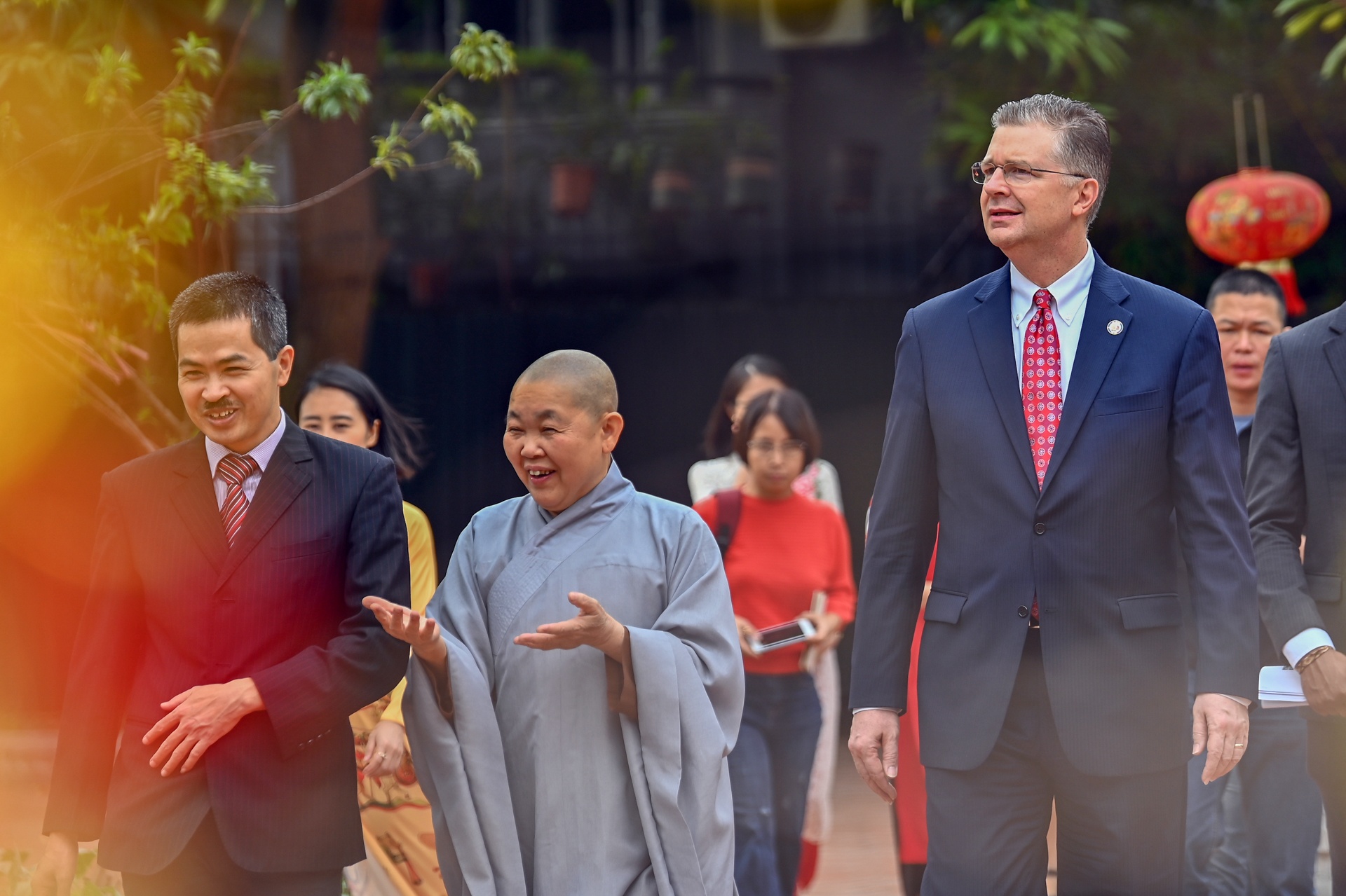 dai su my tha ca chep anh 3