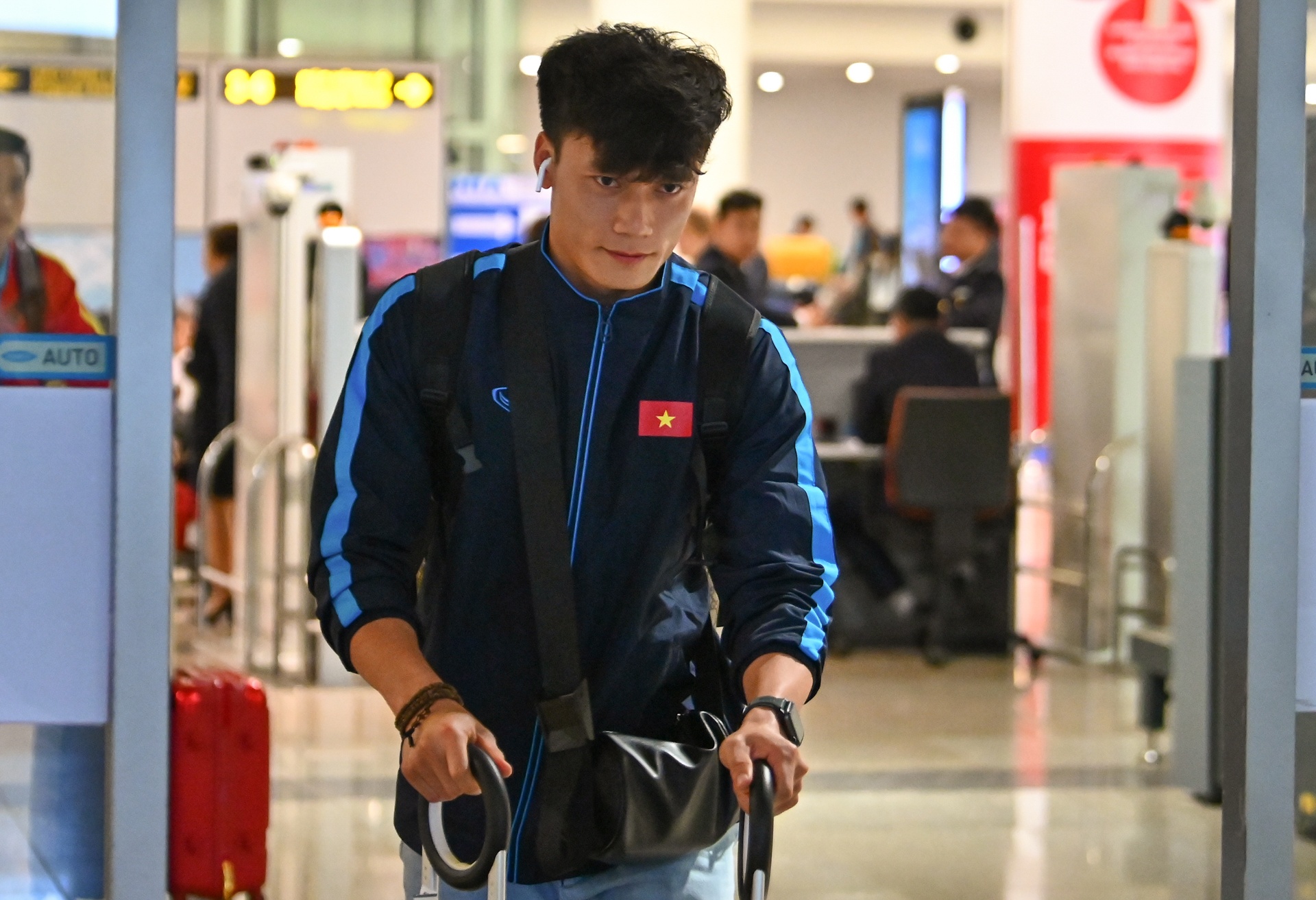 u23 viet nam ve nuoc anh 6