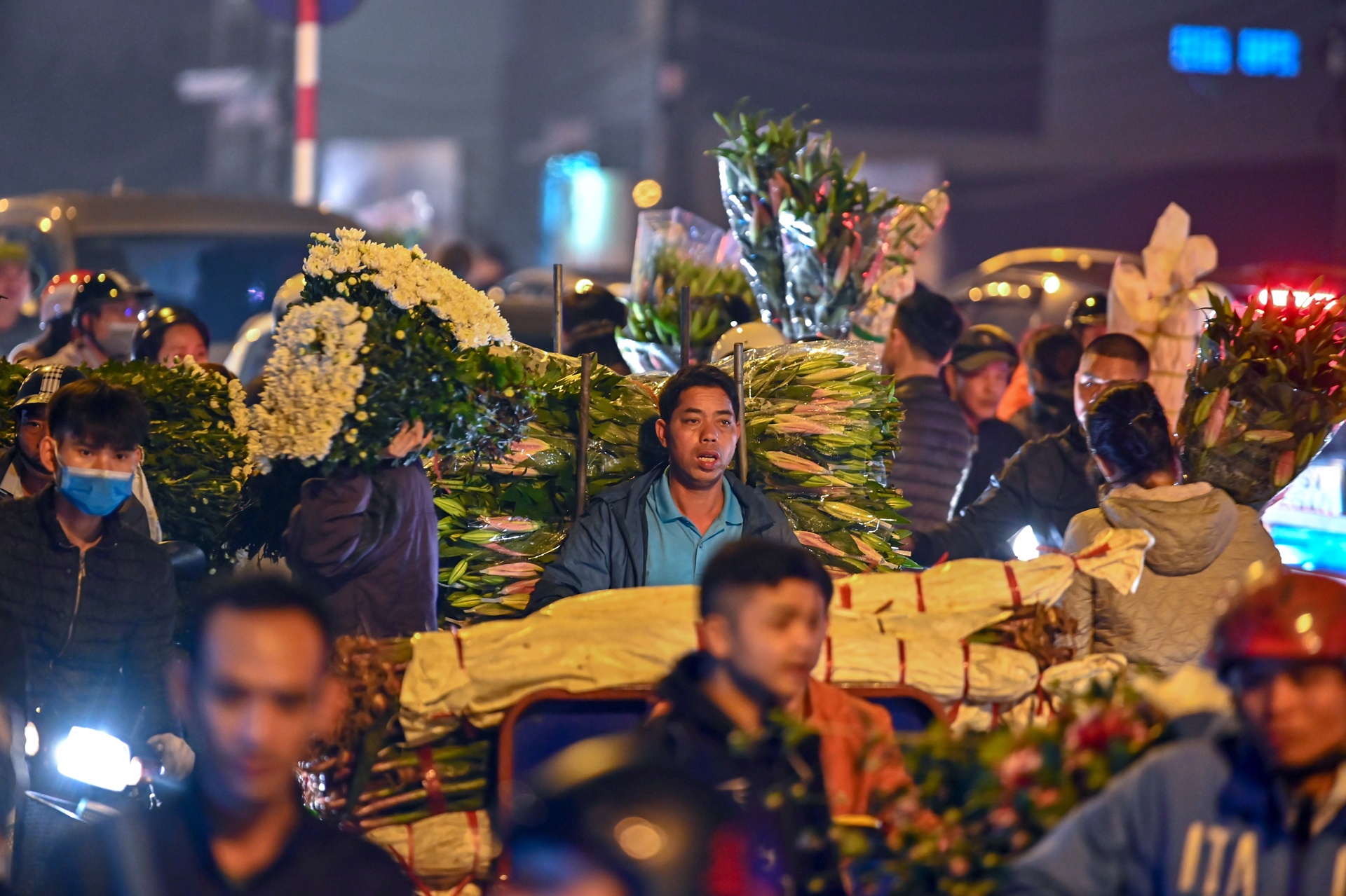 cho hoa quang ba un tac keo dai anh 5