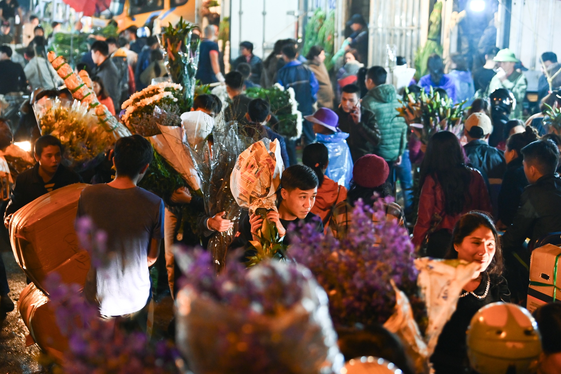 cho hoa quang ba un tac keo dai anh 7