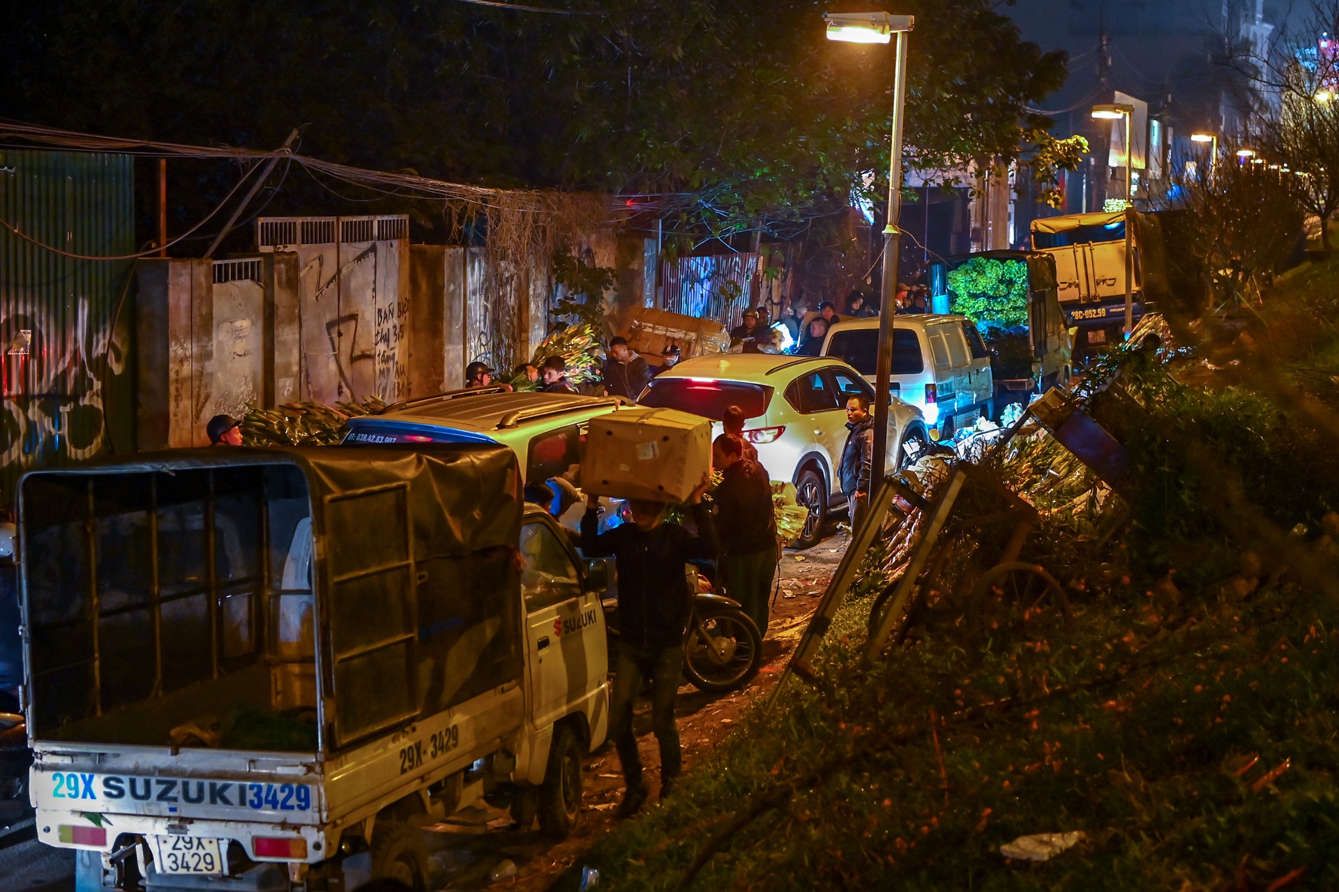 cho hoa quang ba un tac keo dai anh 8