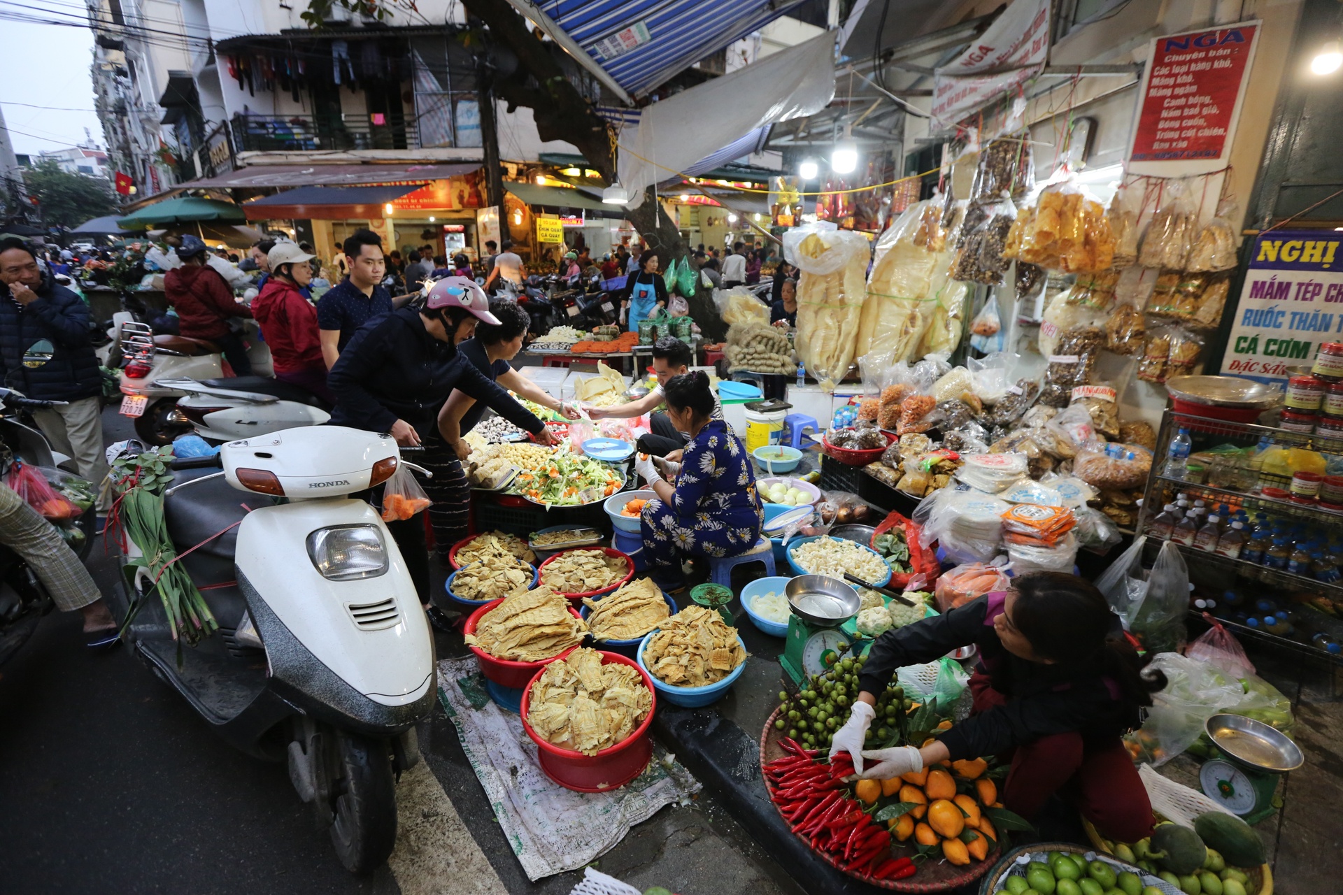 dan thu do di cho nha giau tu mo sang anh 1