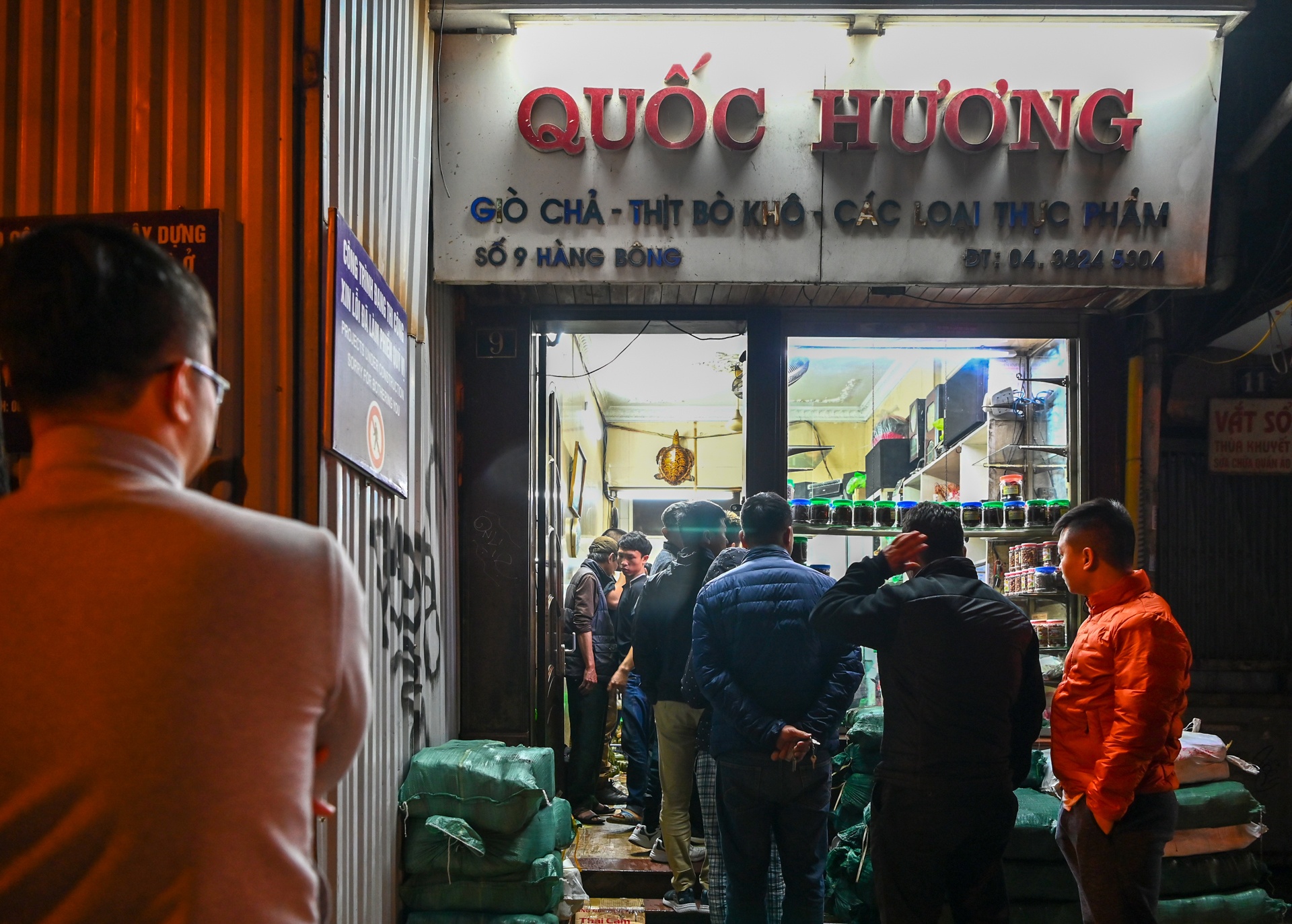 dan thu do di cho nha giau tu mo sang anh 8