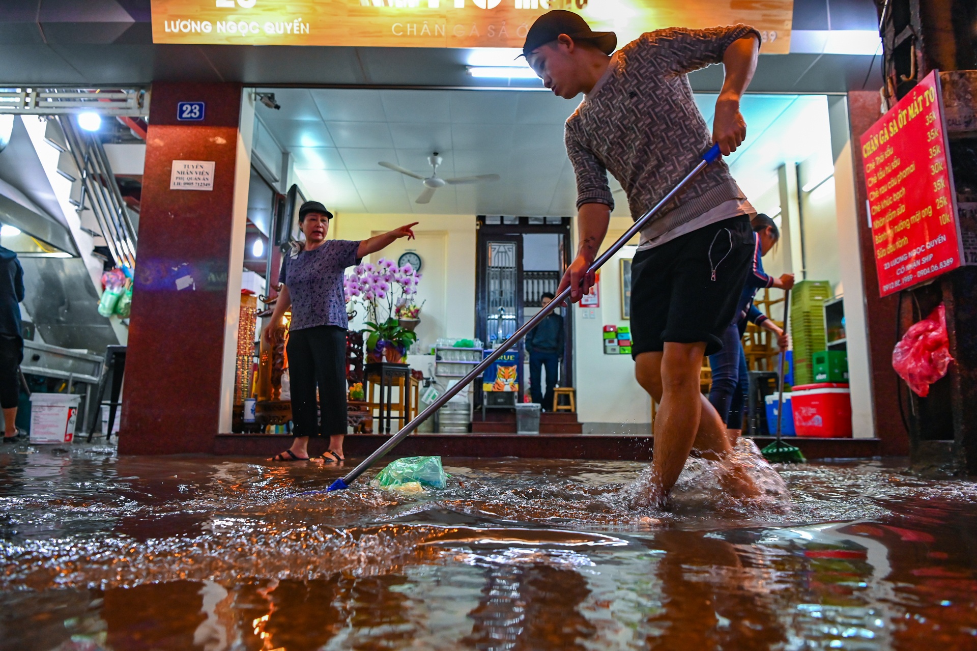 mua ngap pho dem giao thua anh 1