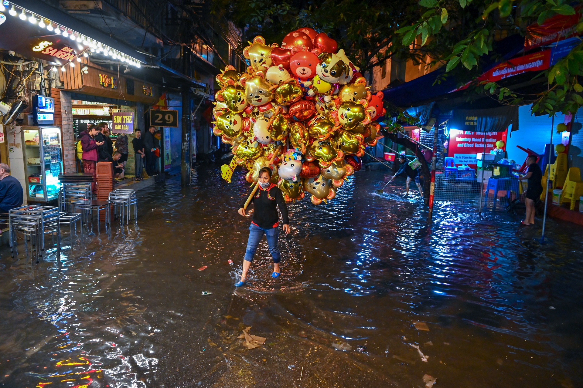 mua ngap pho dem giao thua anh 5