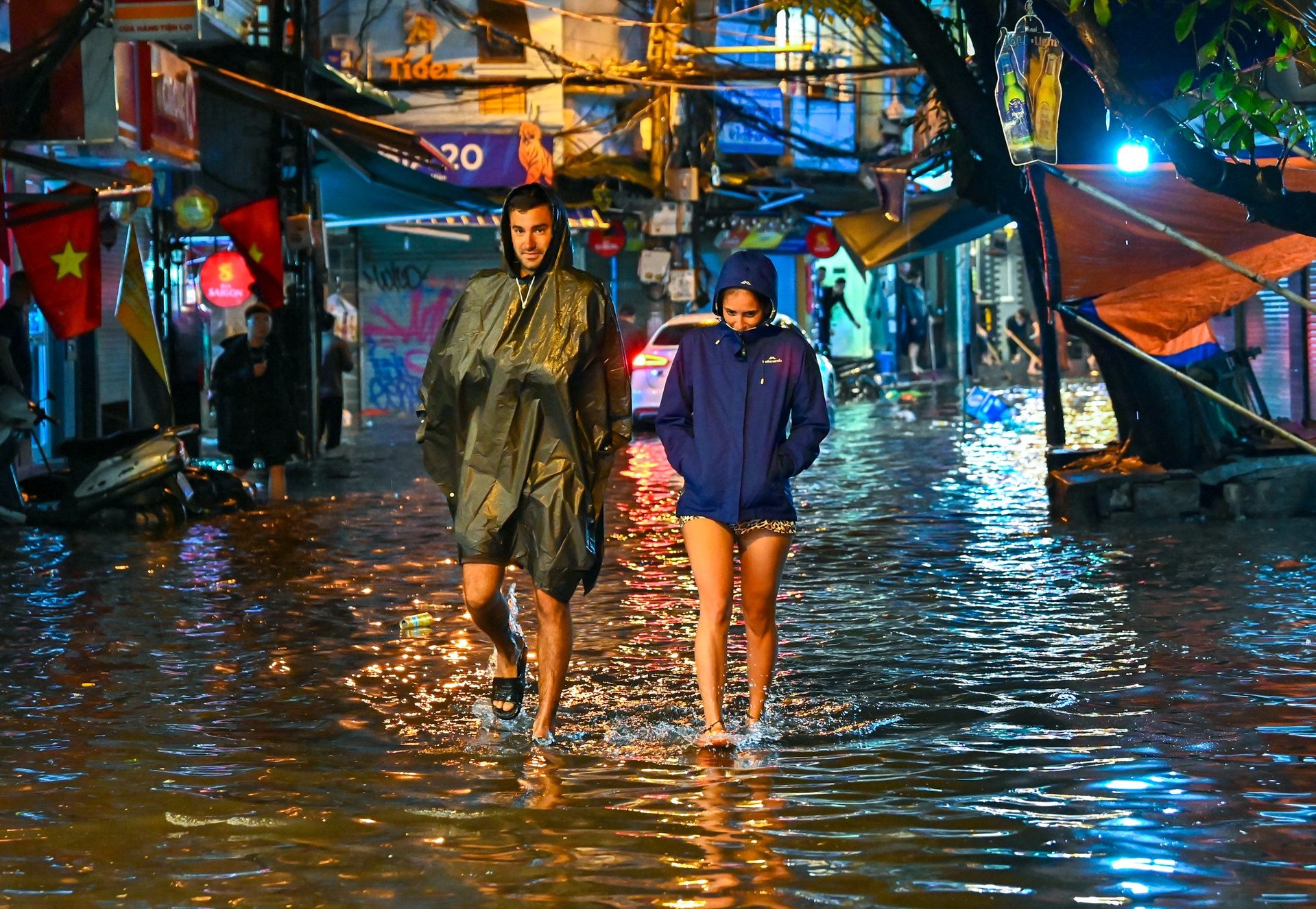 mua ngap pho dem giao thua anh 6