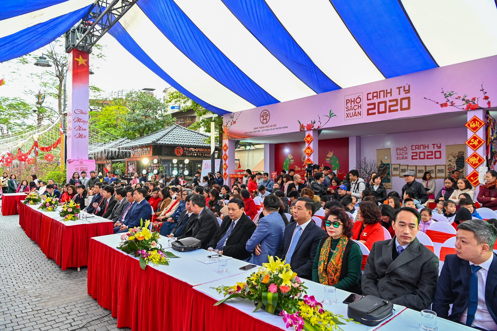 pho sach xuan 2020 tai ha noi anh 2