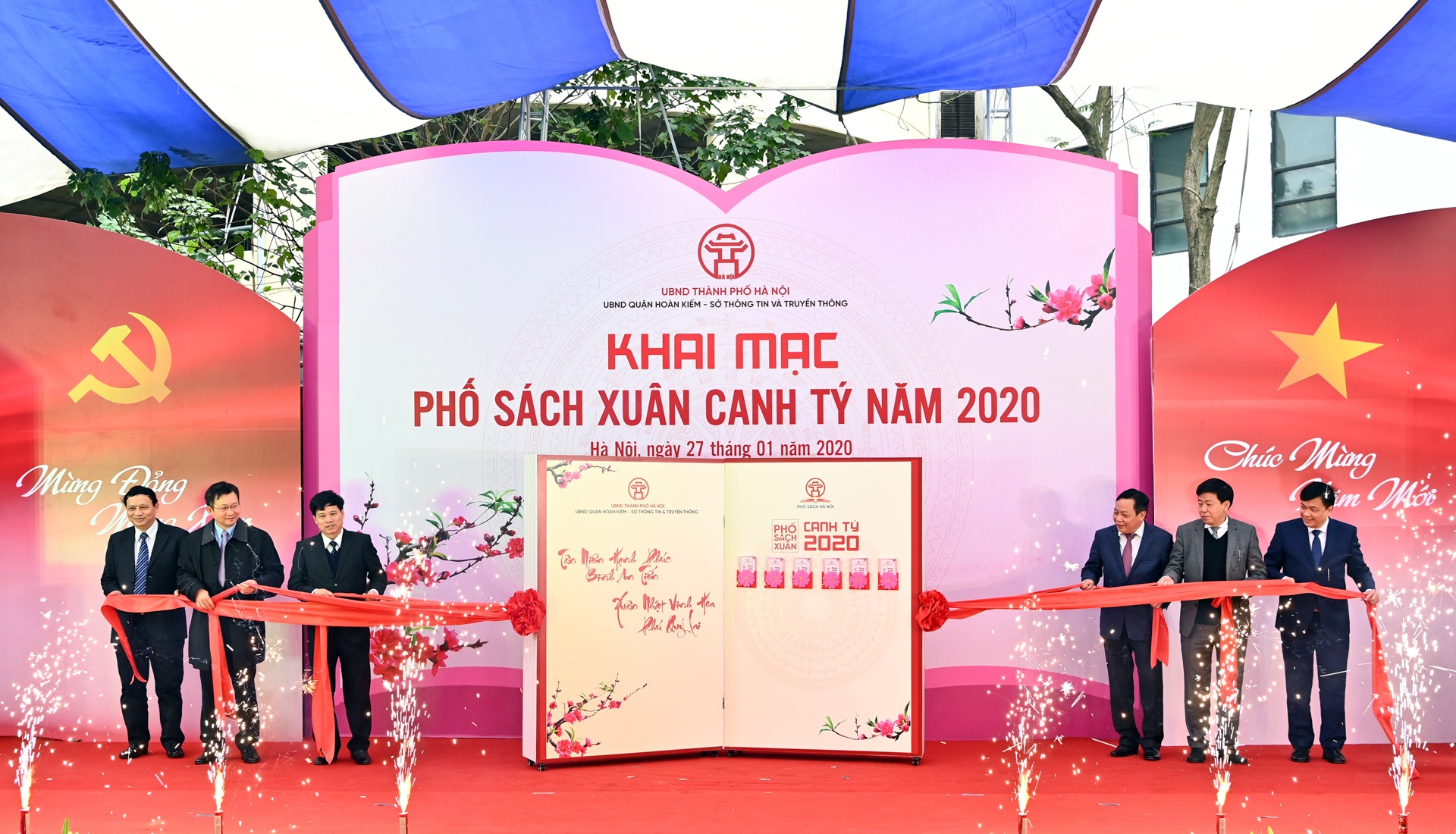 pho sach xuan 2020 tai ha noi anh 3