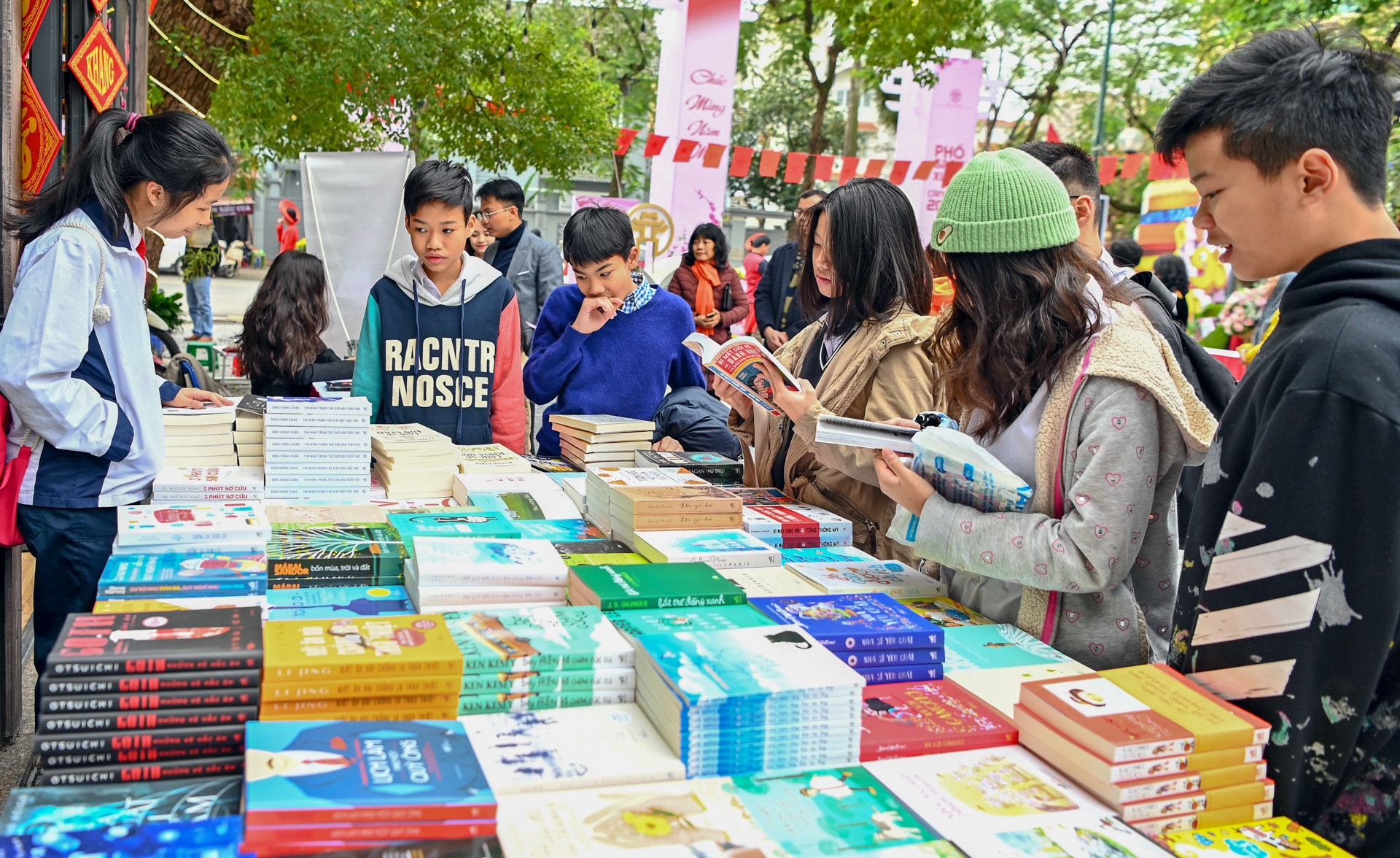 pho sach xuan 2020 tai ha noi anh 8