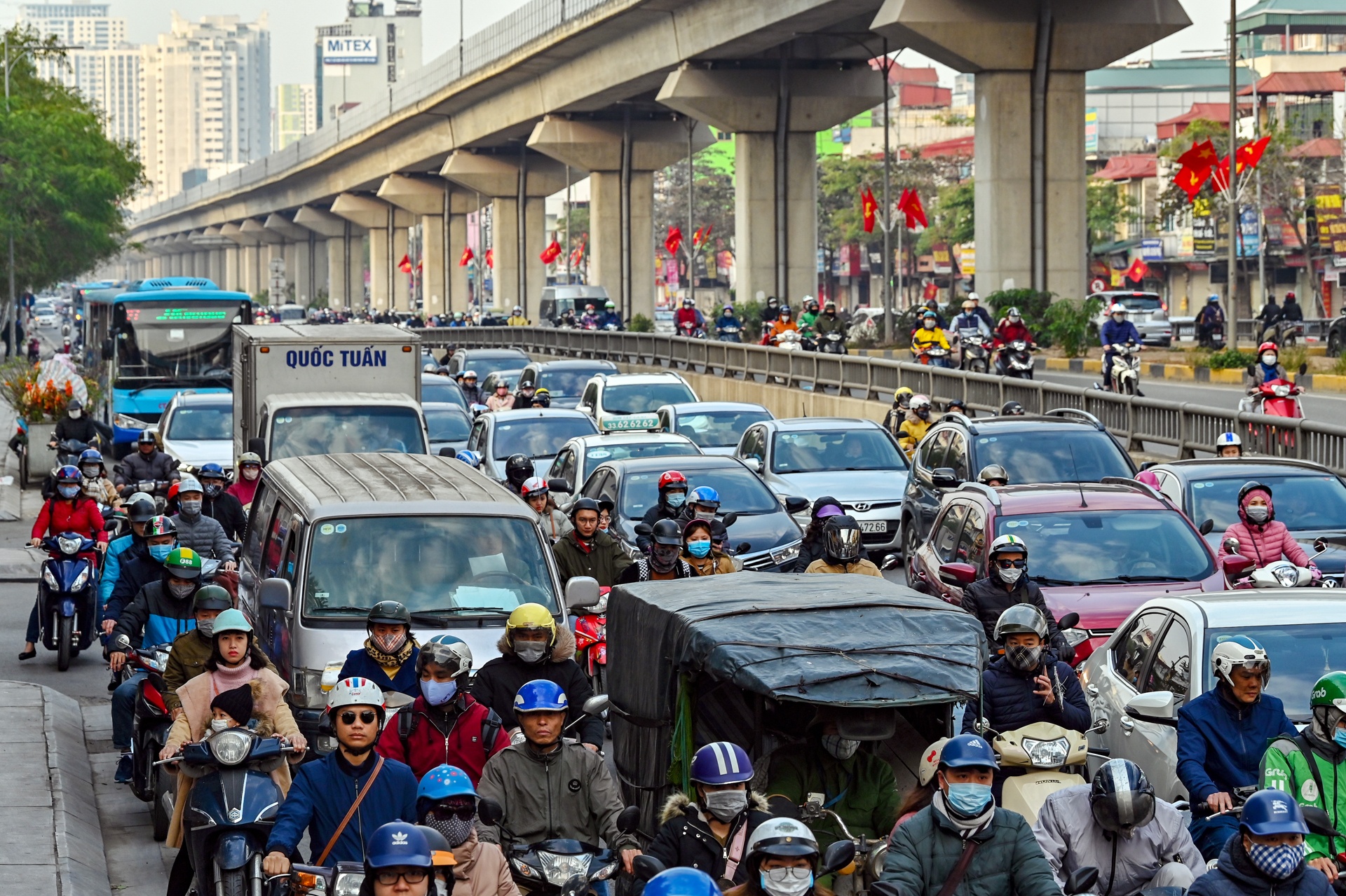 duong pho ha noi un tac ngay dau nam moi anh 1