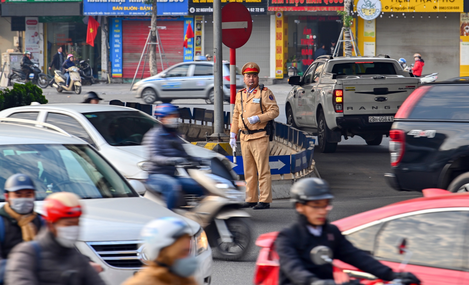 duong pho ha noi un tac ngay dau nam moi anh 6