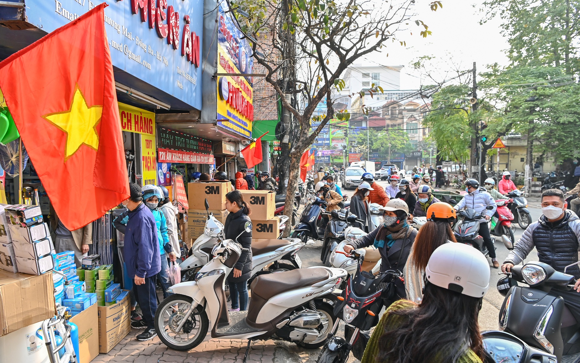 chay hang khau trang vi virus corona anh 2