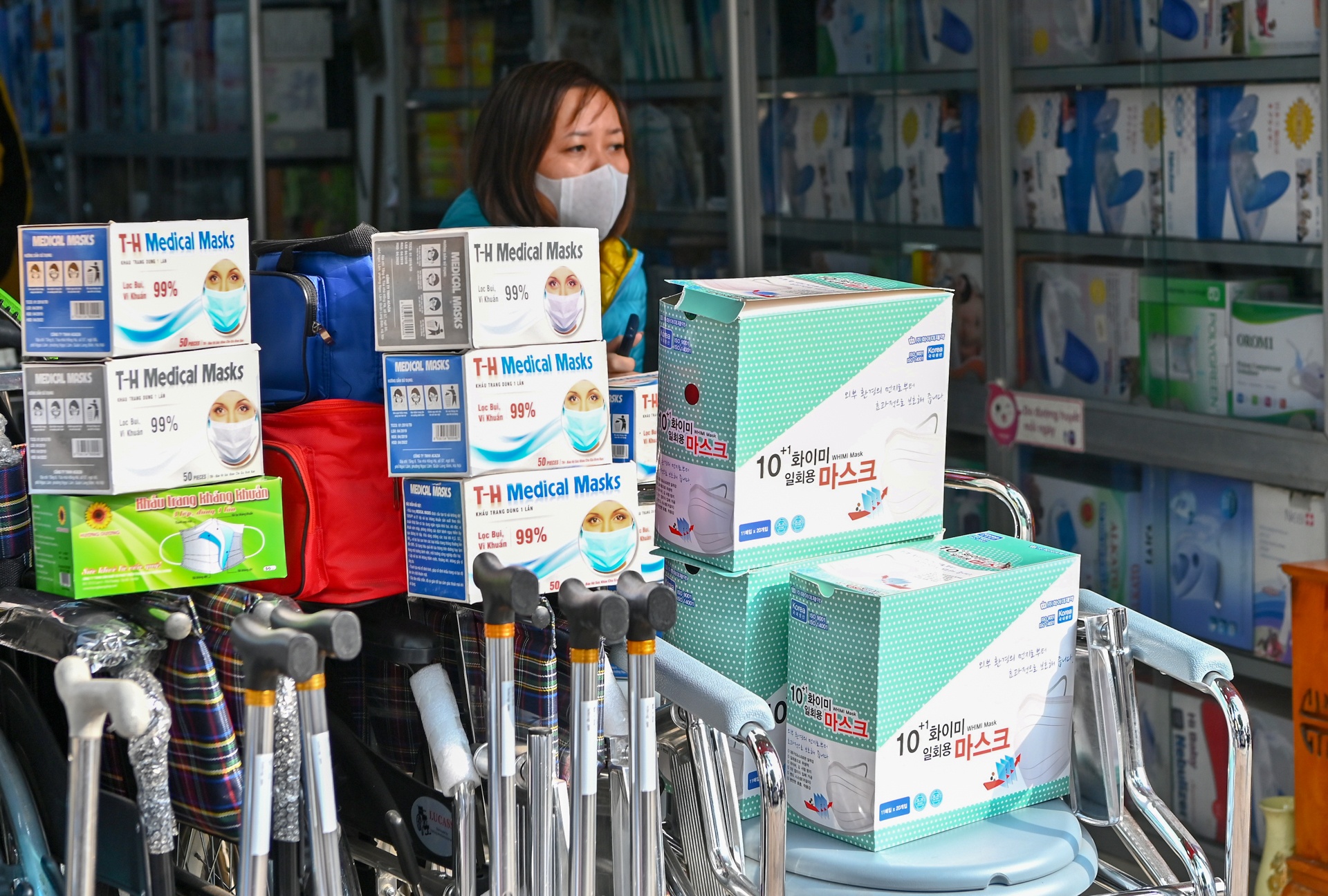 chay hang khau trang vi virus corona anh 3