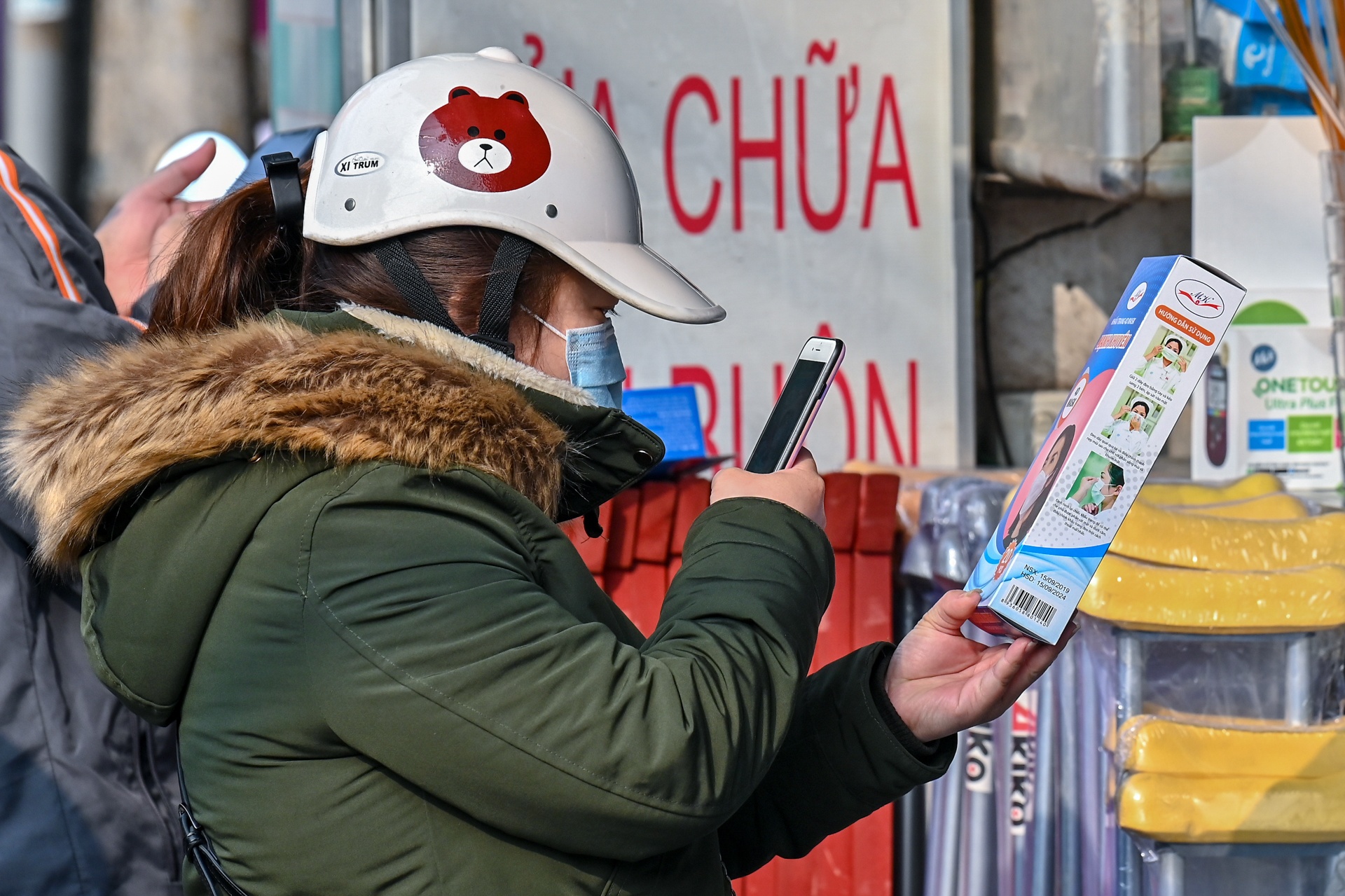 chay hang khau trang vi virus corona anh 4