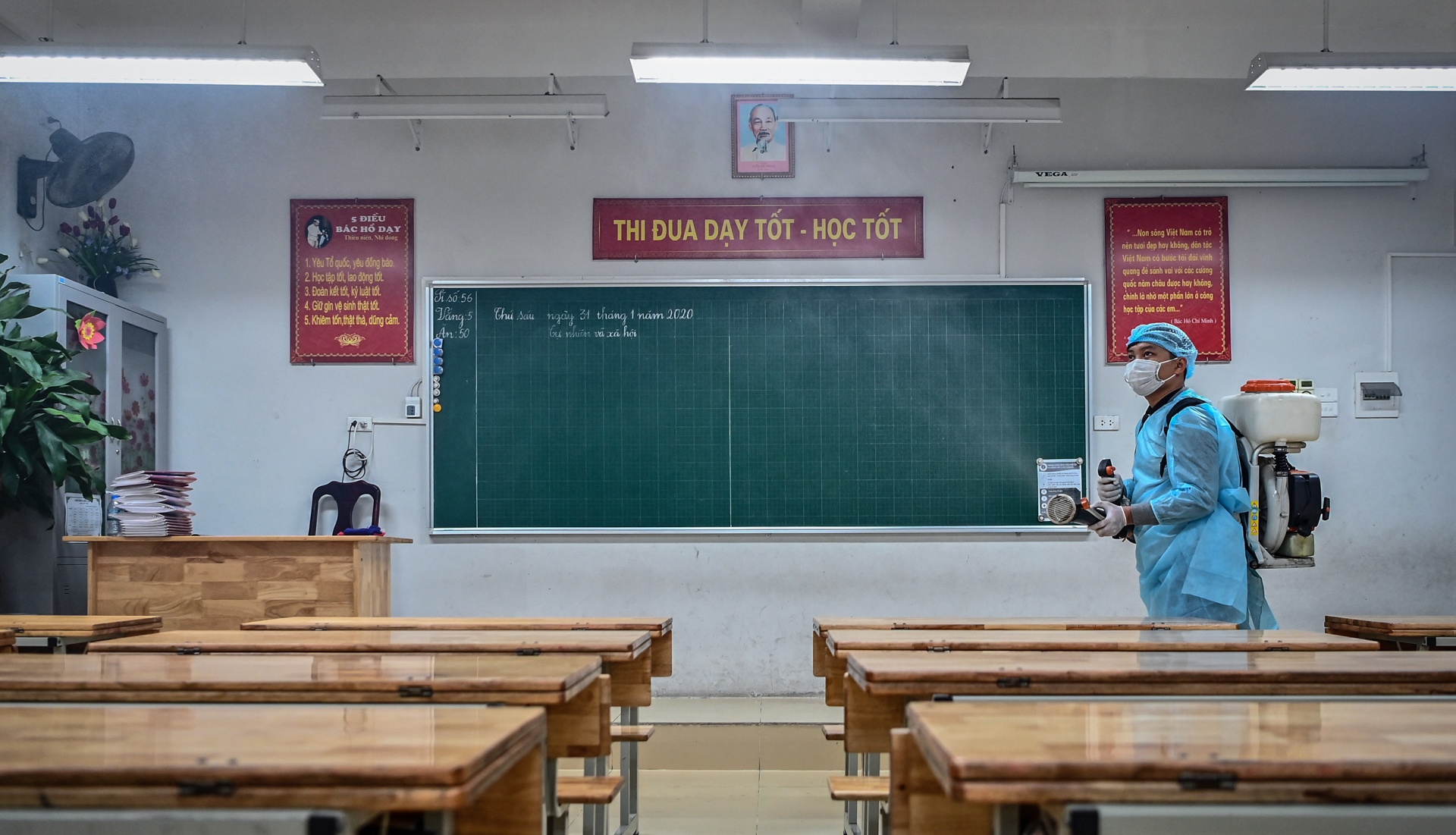 phun thuốc phòng dịch corona tại trường học ảnh 1 phun thuoc phong dich corona tai truong hoc anh 1