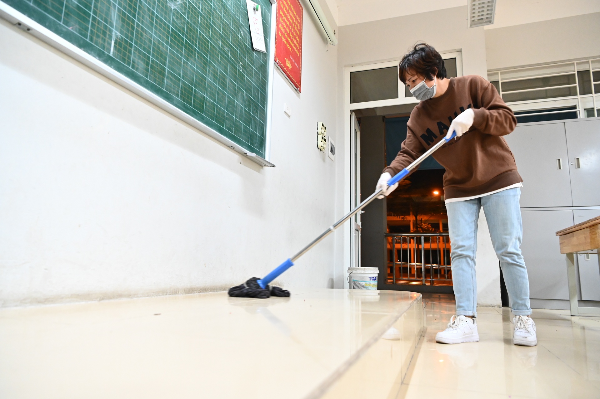phun thuốc phòng dịch corona tại trường học ảnh 5 phun thuoc phong dich corona tai truong hoc anh 5