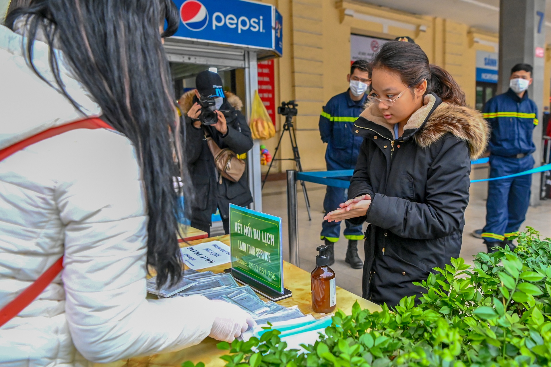 phat khau trang mien phi phong dich corona anh 3