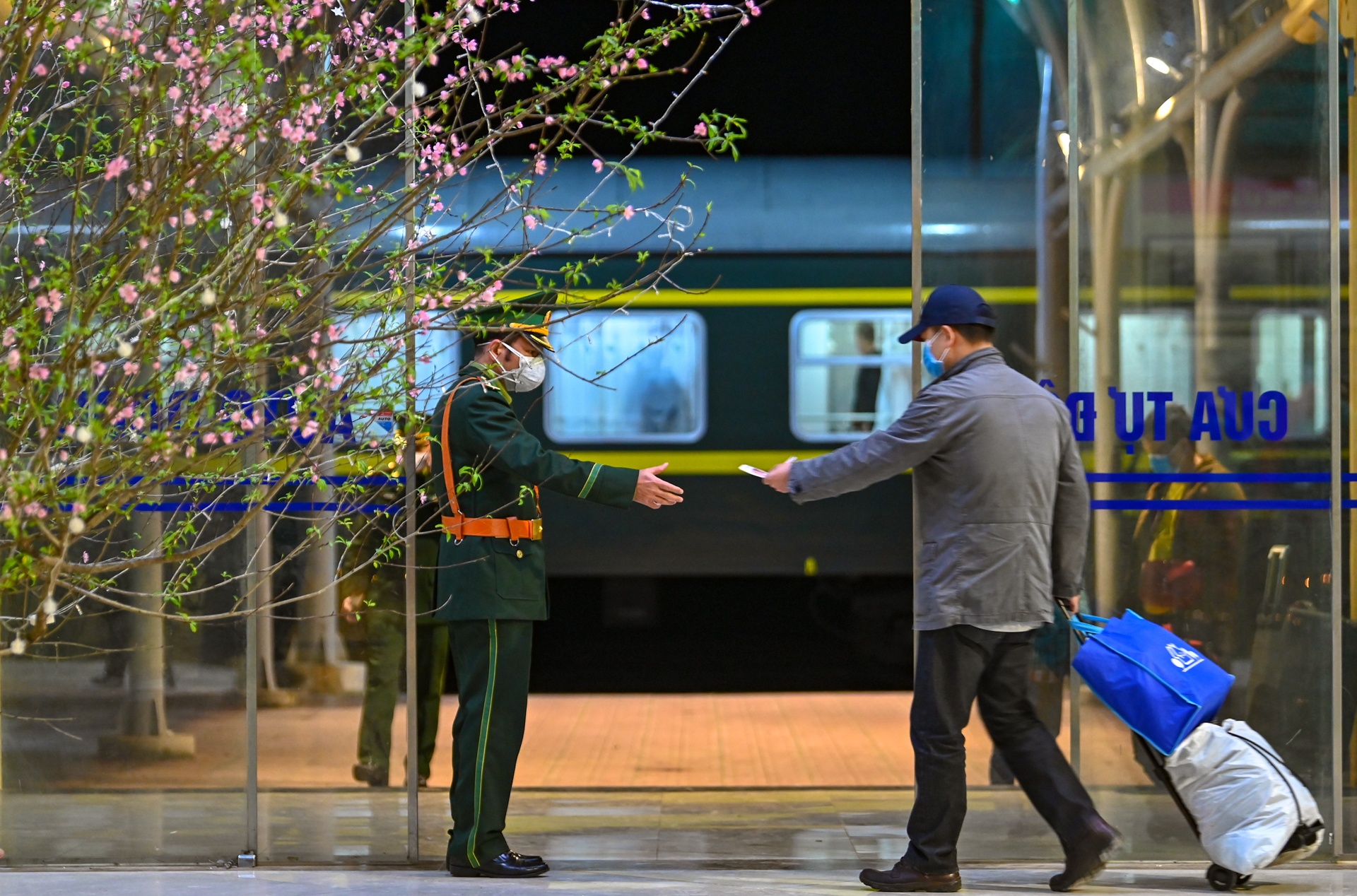 tau lien van trogn tam dich corona anh 10