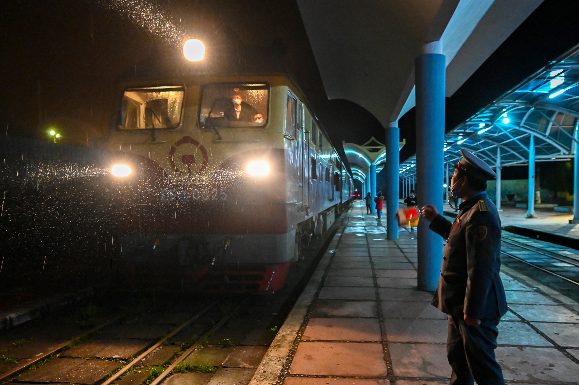 tau lien van trogn tam dich corona anh 1