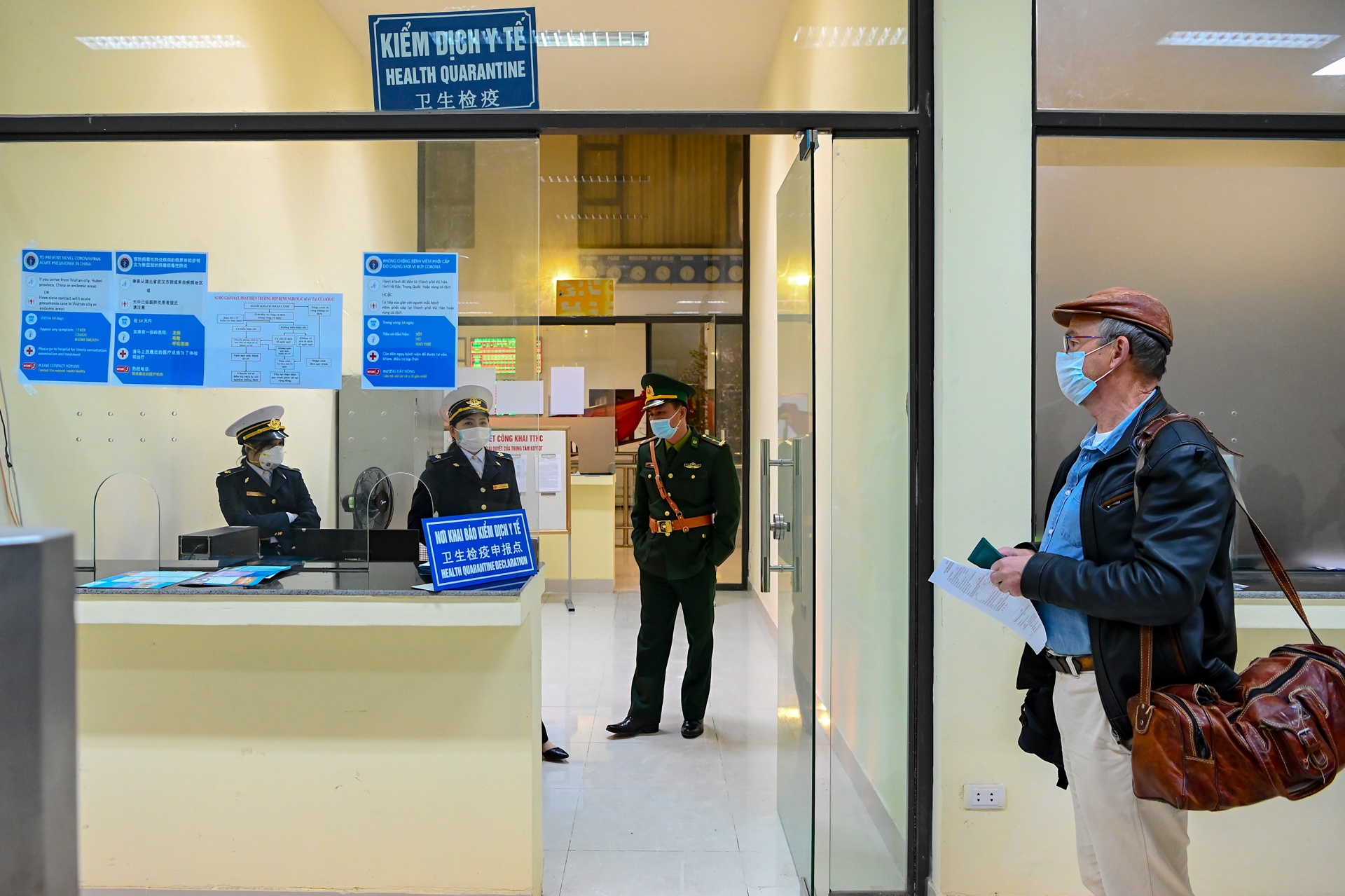 tau lien van trogn tam dich corona anh 2