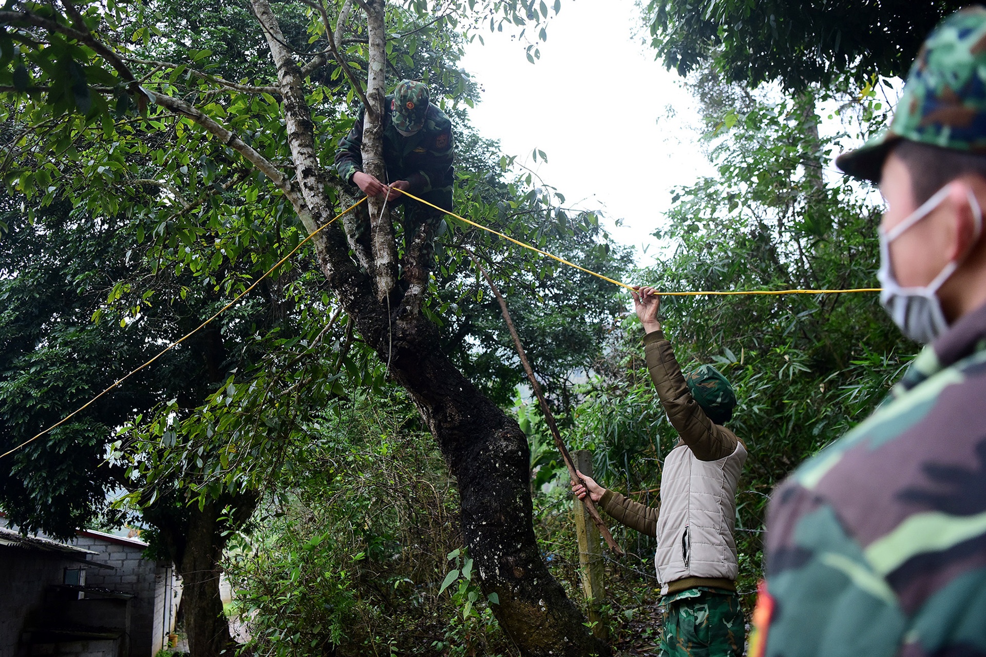 linh bien phong cang minh gac dich corona anh 9