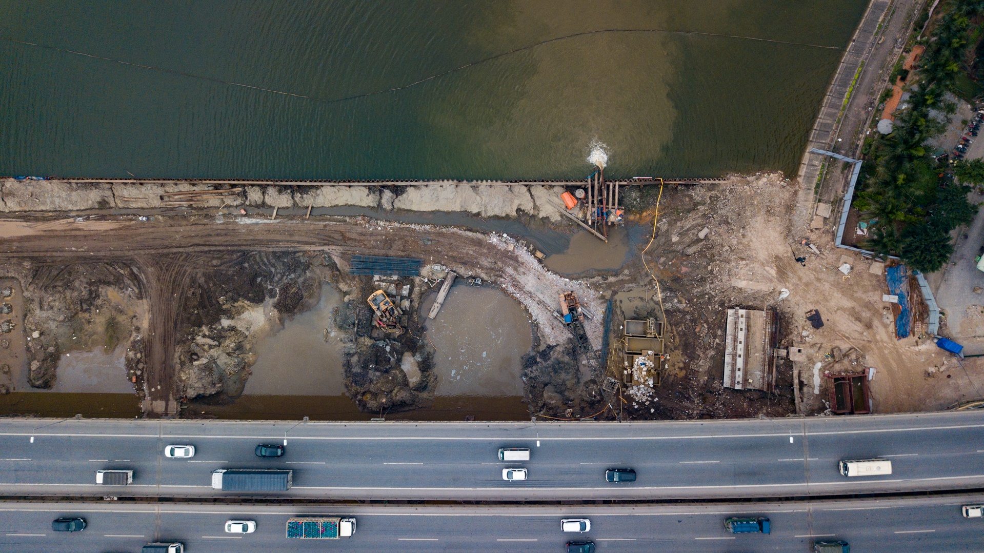 xay cau tren mat ho linh dam ha noi anh 8