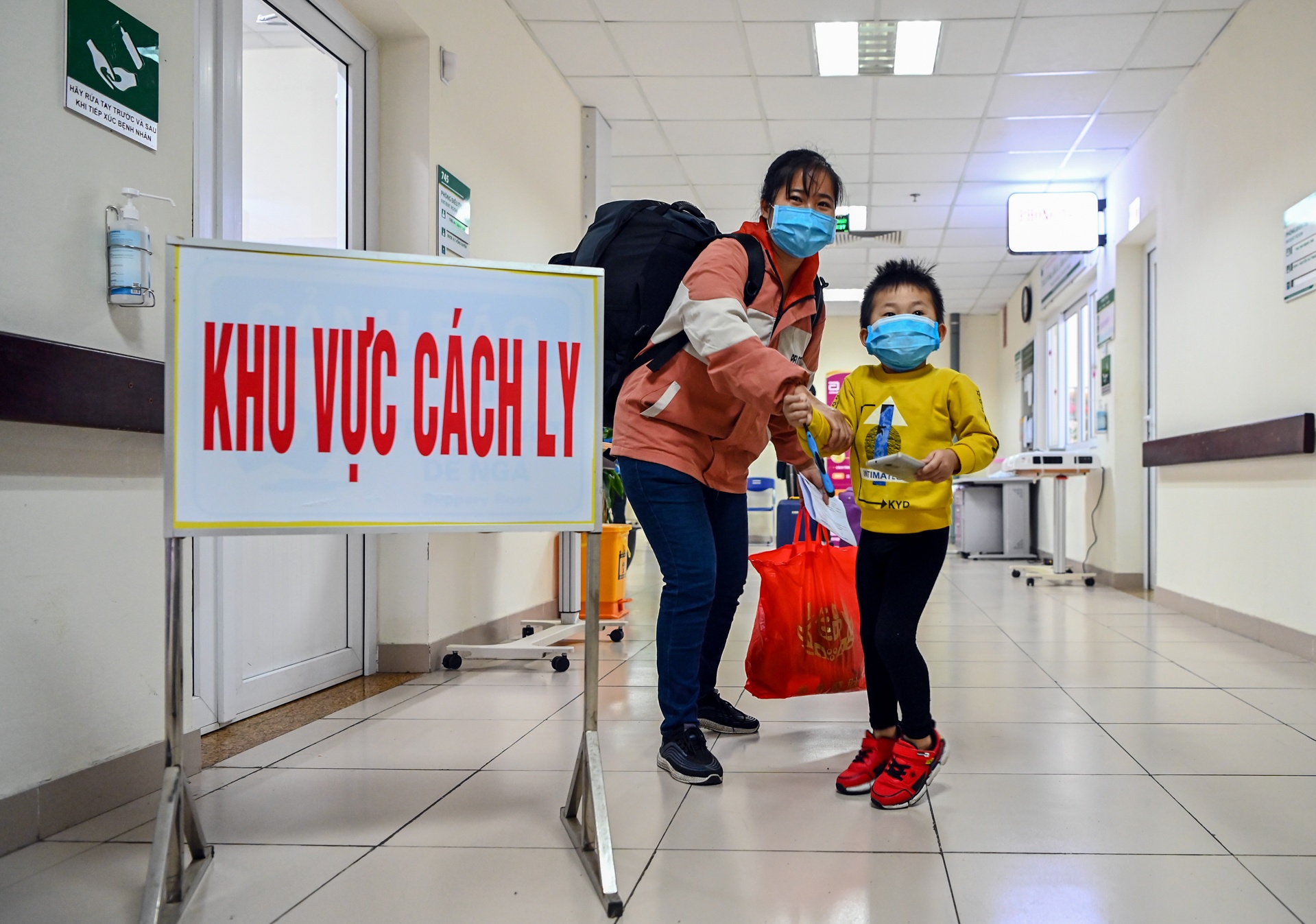 công dân việt nam được xuất viện sau khi trở về từ vũ hán ảnh 2 cong dan viet nam duoc xuat vien sau khi tro ve tu vu han anh 2
