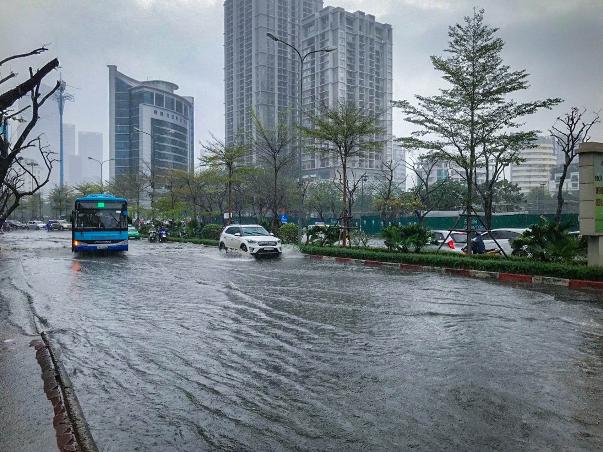 mua lon gay ngap ung o Ha Noi anh 7