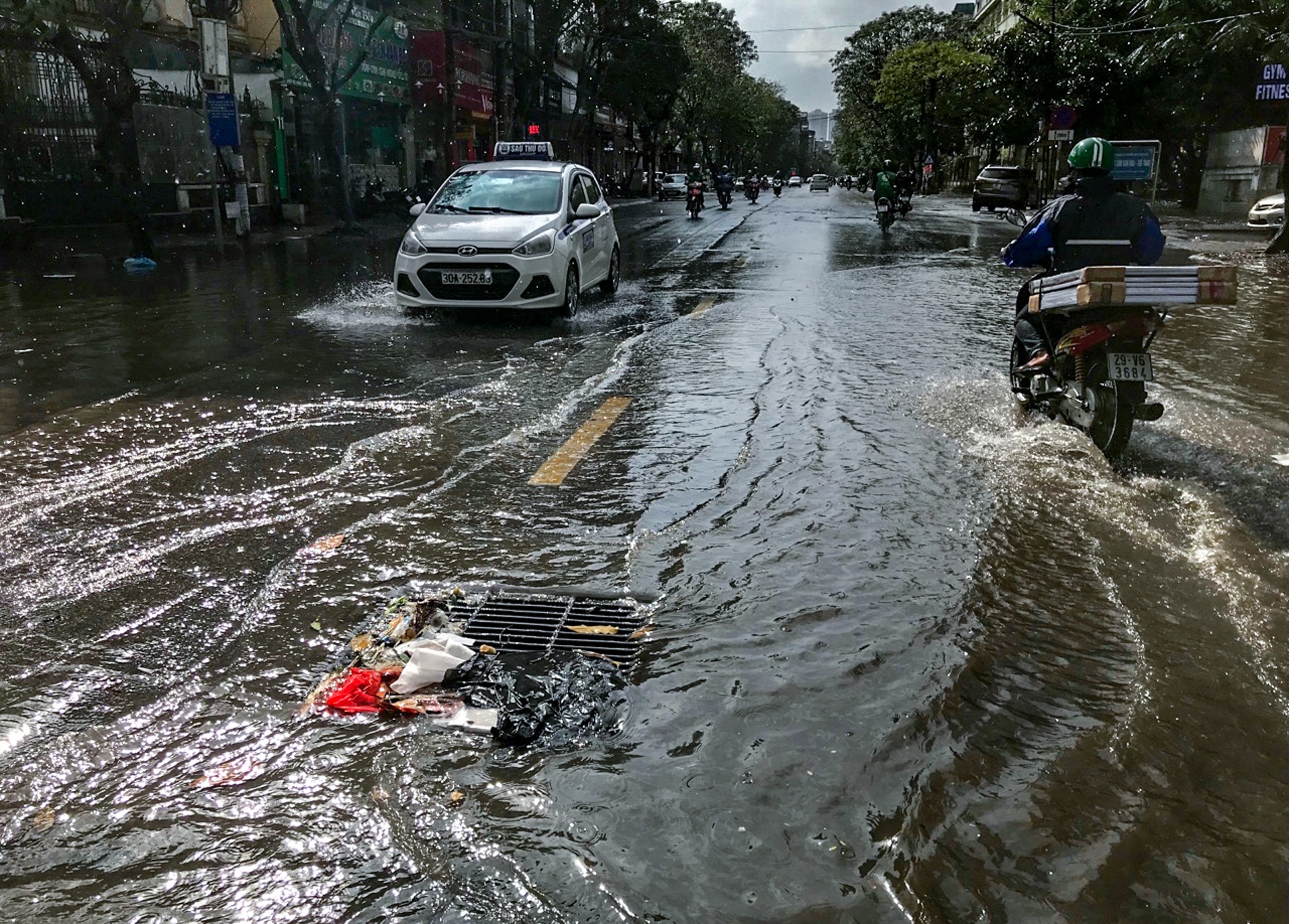 mua lon gay ngap ung o Ha Noi anh 8