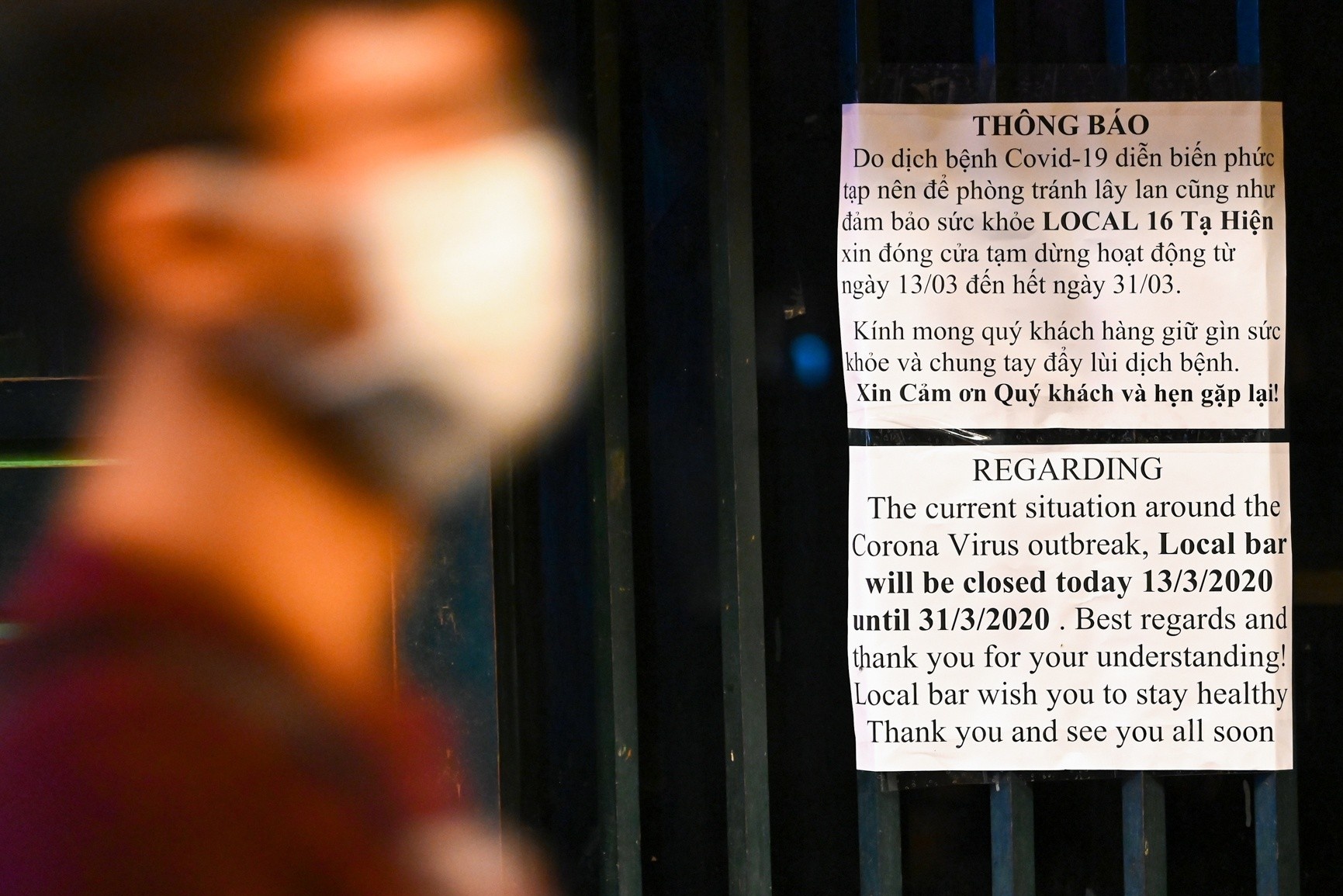 Quan bar pho Tay mong khach giu suc khoe trong dich benh hinh anh