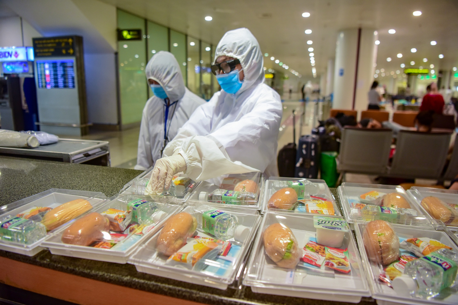 phong dich covid19 o cua ngo thu do anh 19