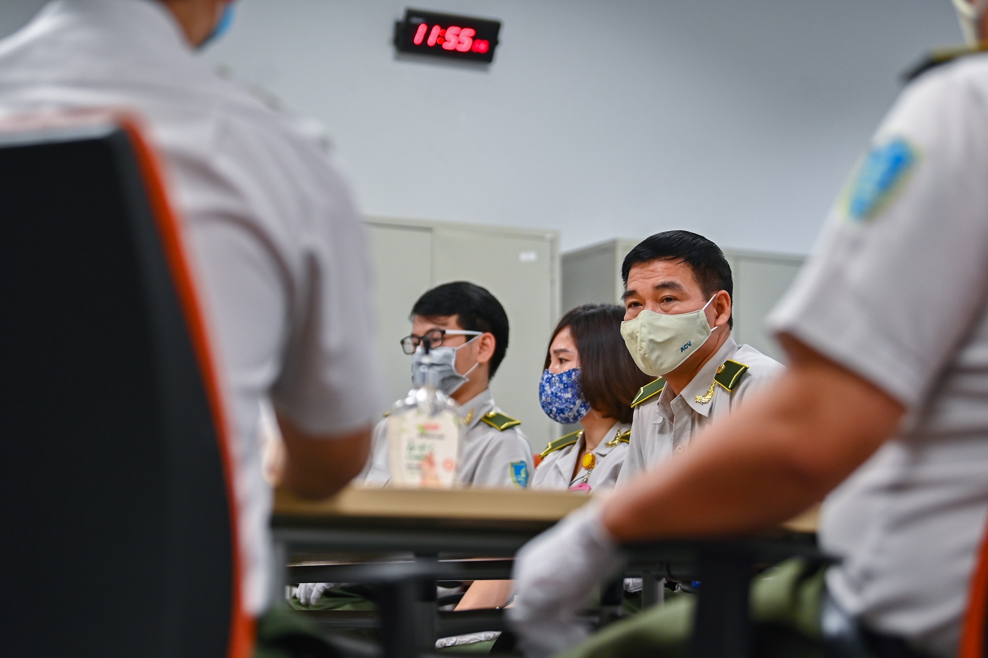 phong dich covid19 o cua ngo thu do anh 20