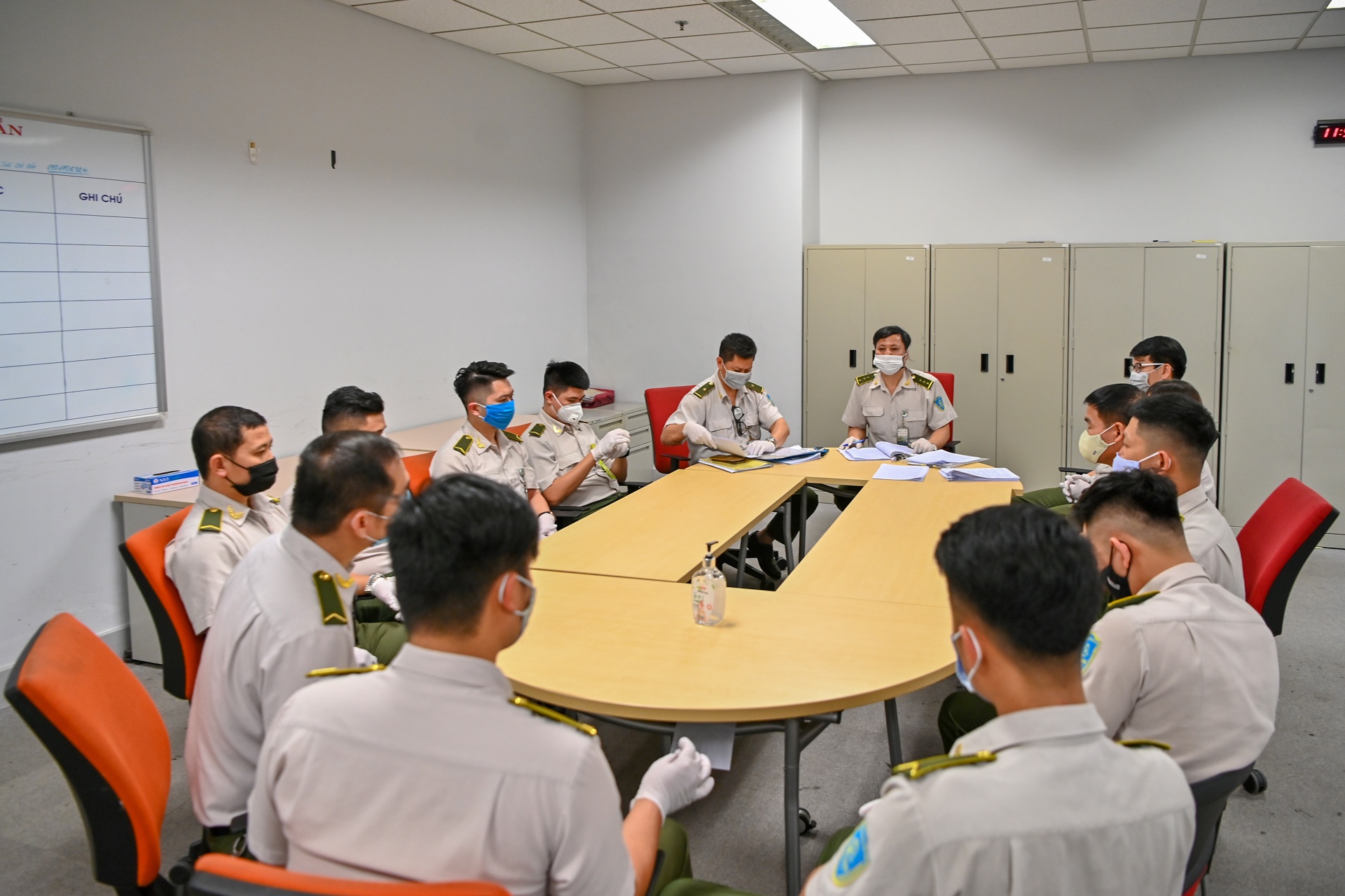 phong dich covid19 o cua ngo thu do anh 21