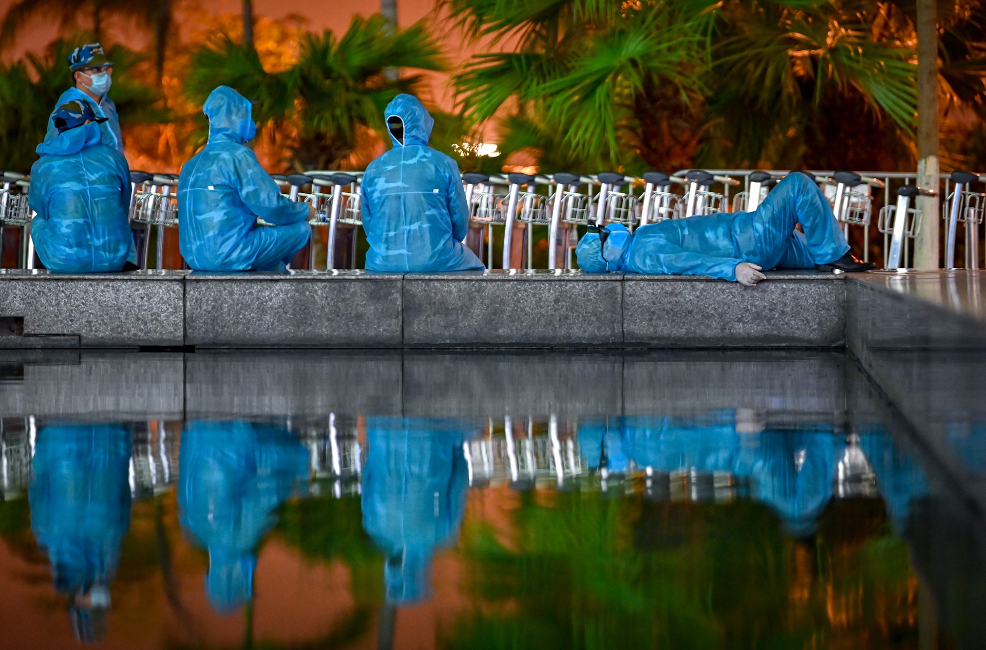 phong dich covid19 o cua ngo thu do anh 2