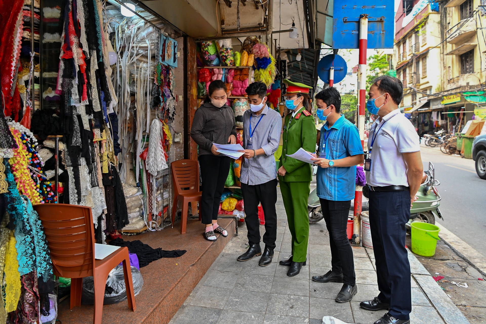 Ha Noi vang sau lenh tam dong cua nha hang anh 10