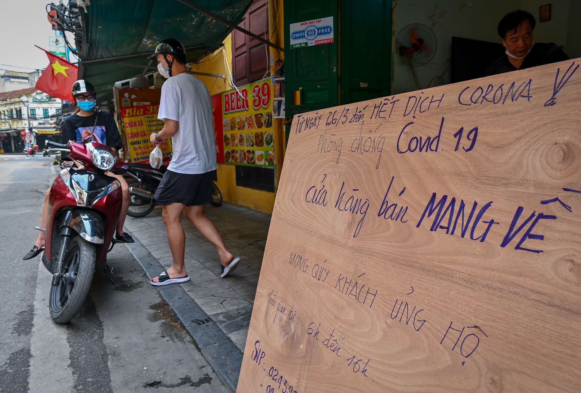 Ha Noi vang sau lenh tam dong cua nha hang anh 5