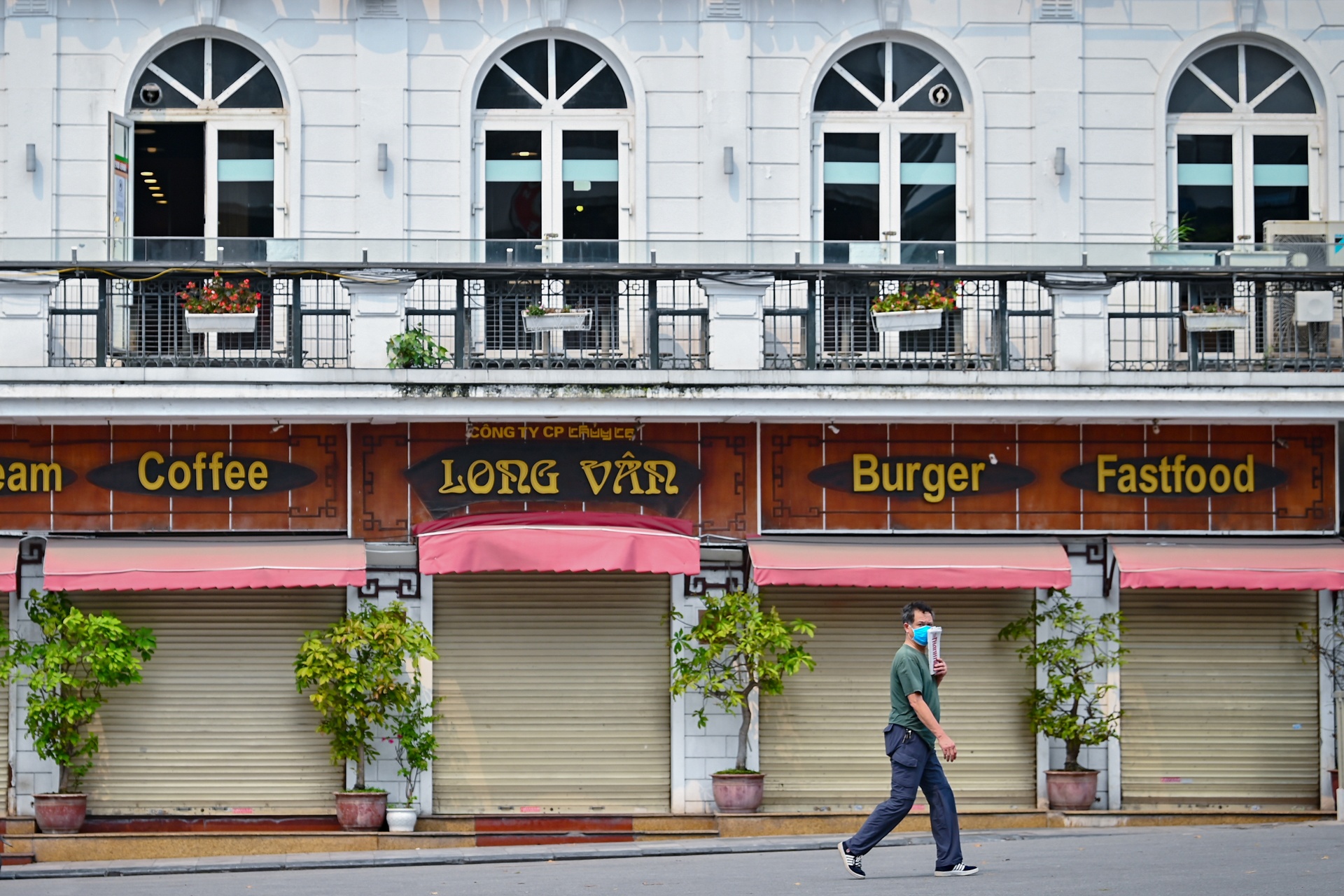Ha Noi vang sau lenh tam dong cua nha hang anh 6