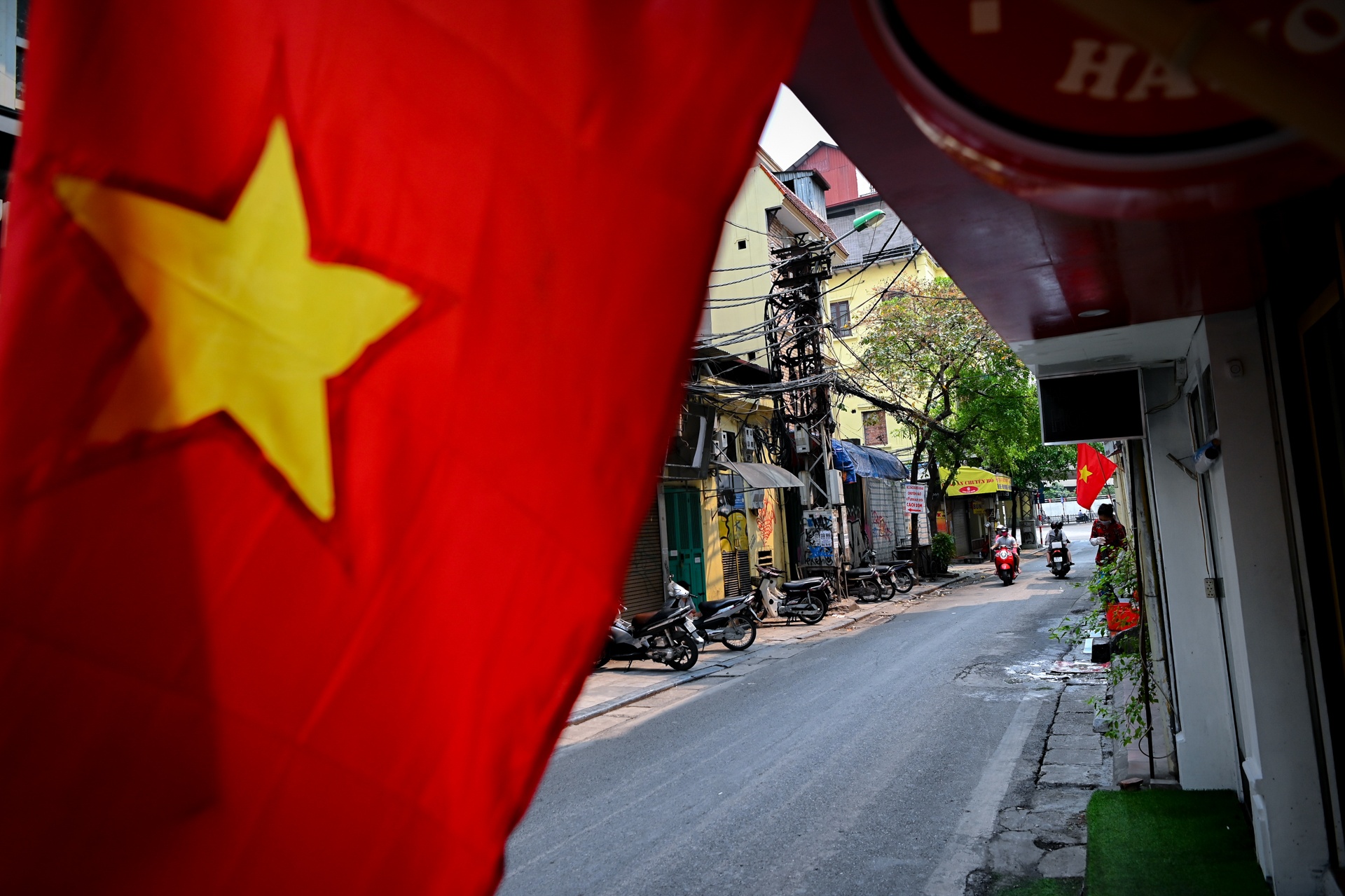 Ha Noi vang sau lenh tam dong cua nha hang anh 9