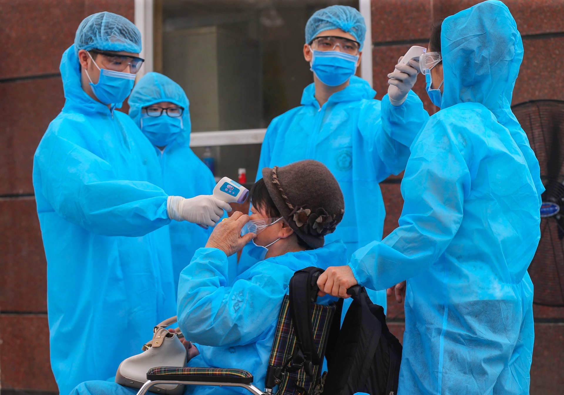 phong toa benh vien bach mai anh 4